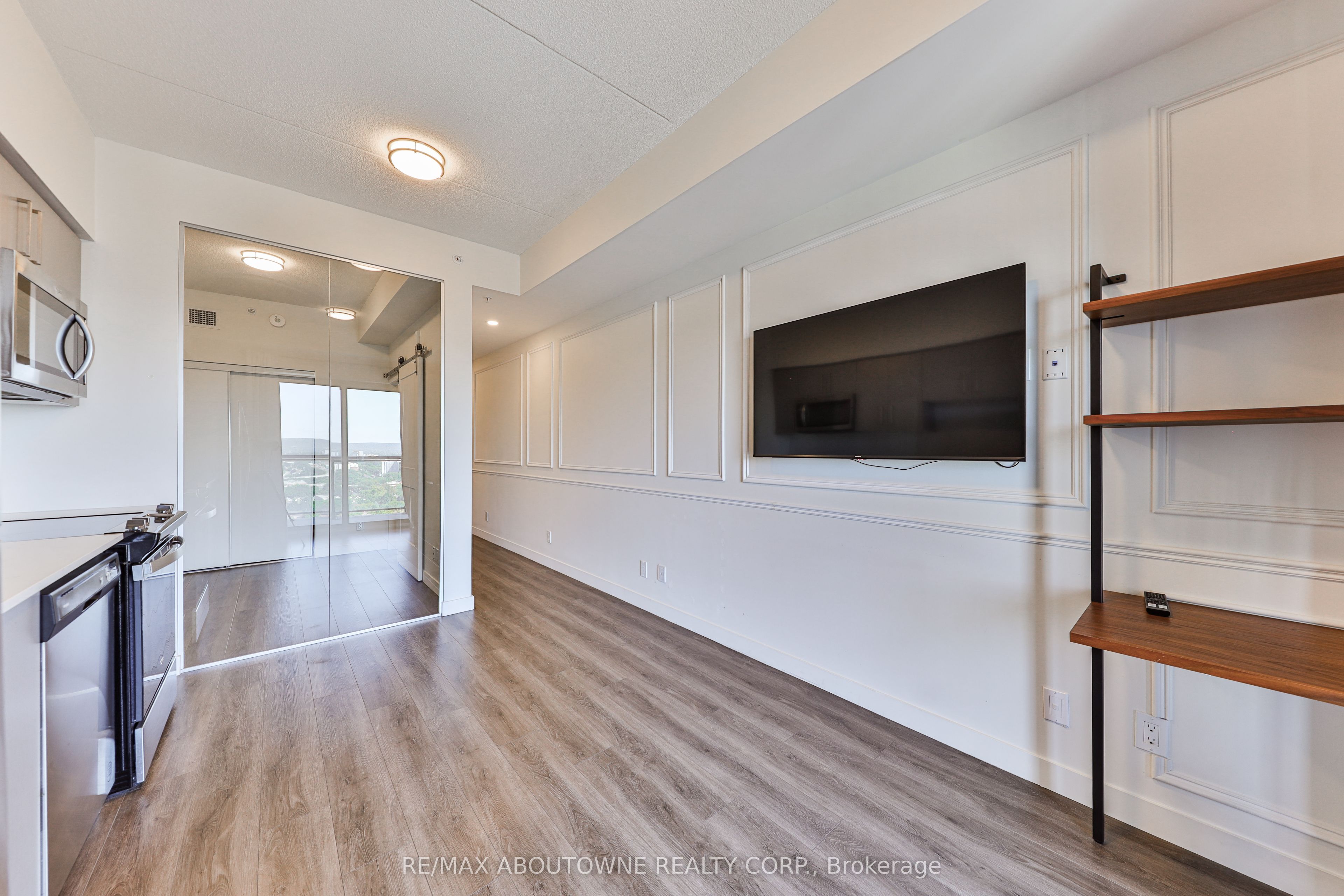 26 – 560 King Street, Toronto C01