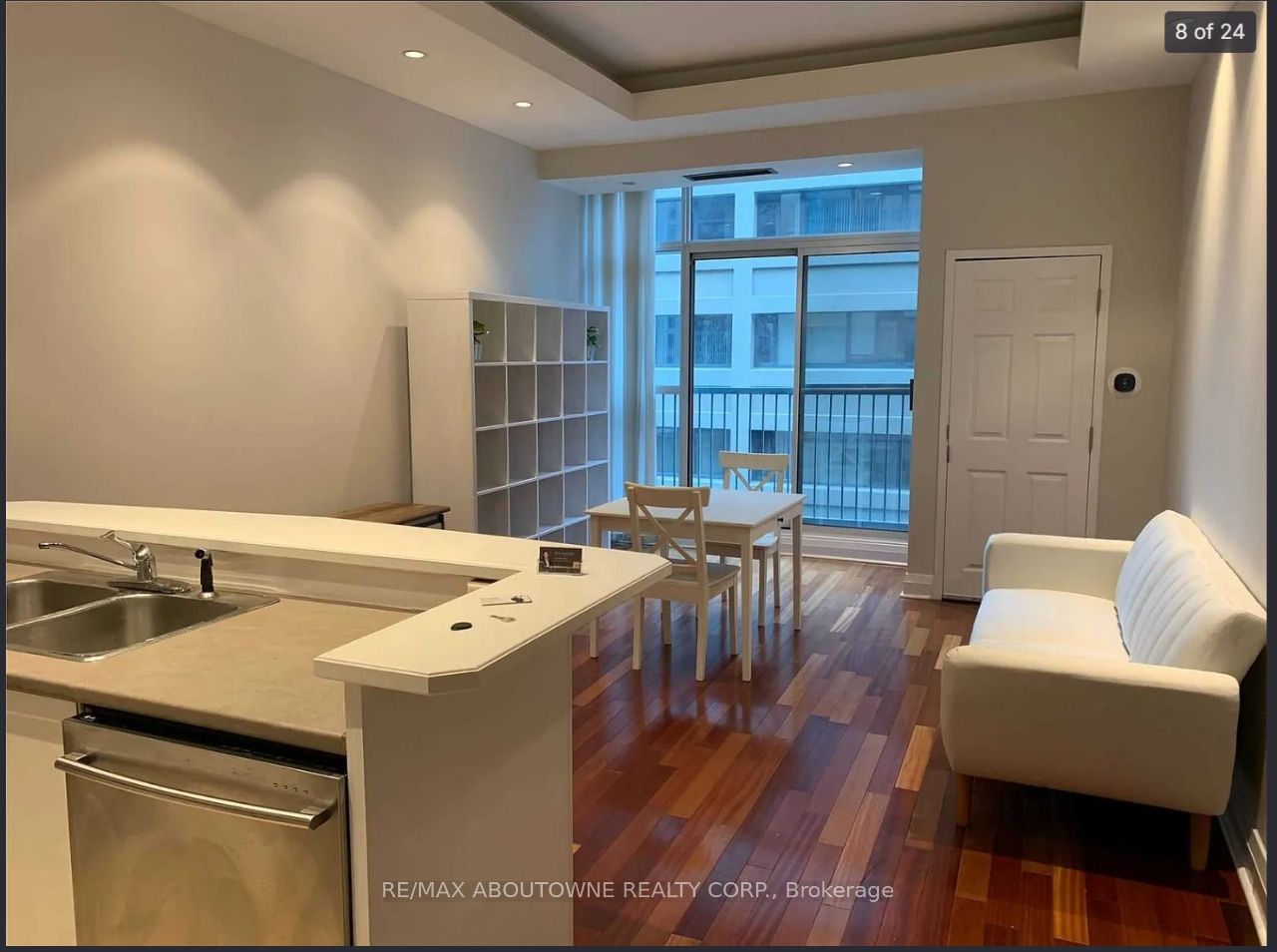 606 – 8 Wellesley Street, Toronto C08