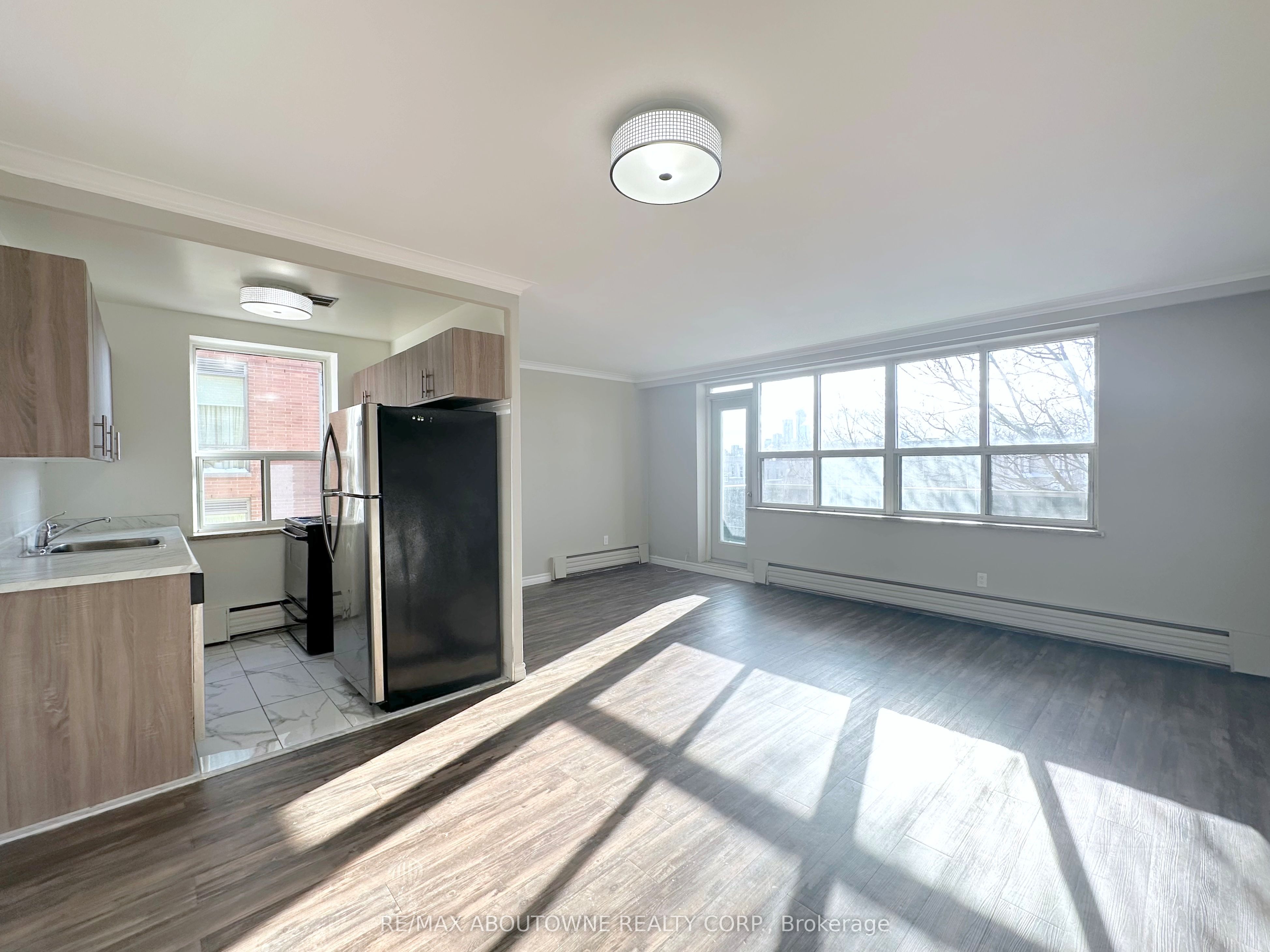 04 – 276 St Clair Avenue, Toronto C02