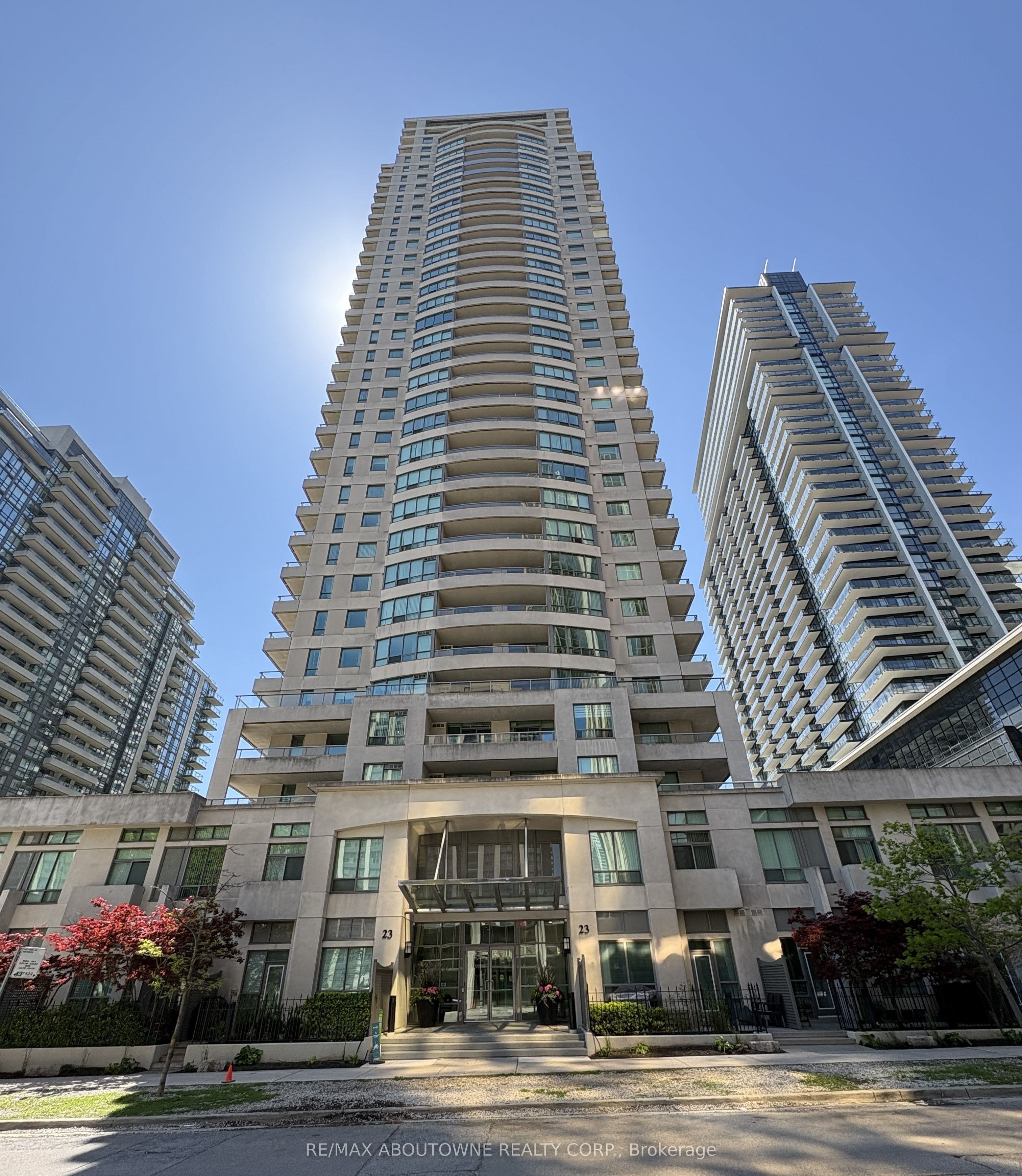06 – 23 Hollywood Avenue, Toronto C14