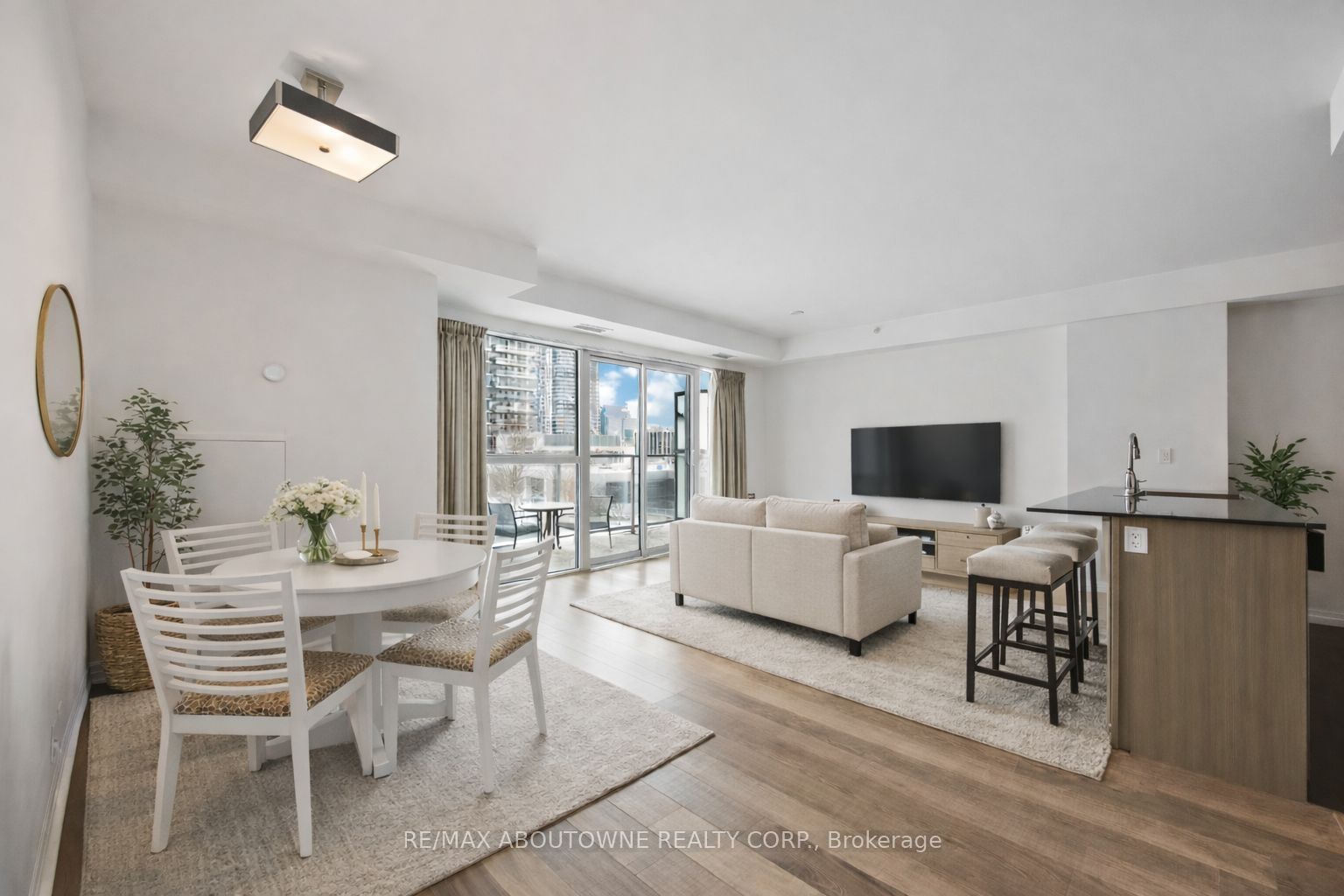6 – 275 Yorkland Road, Toronto C15