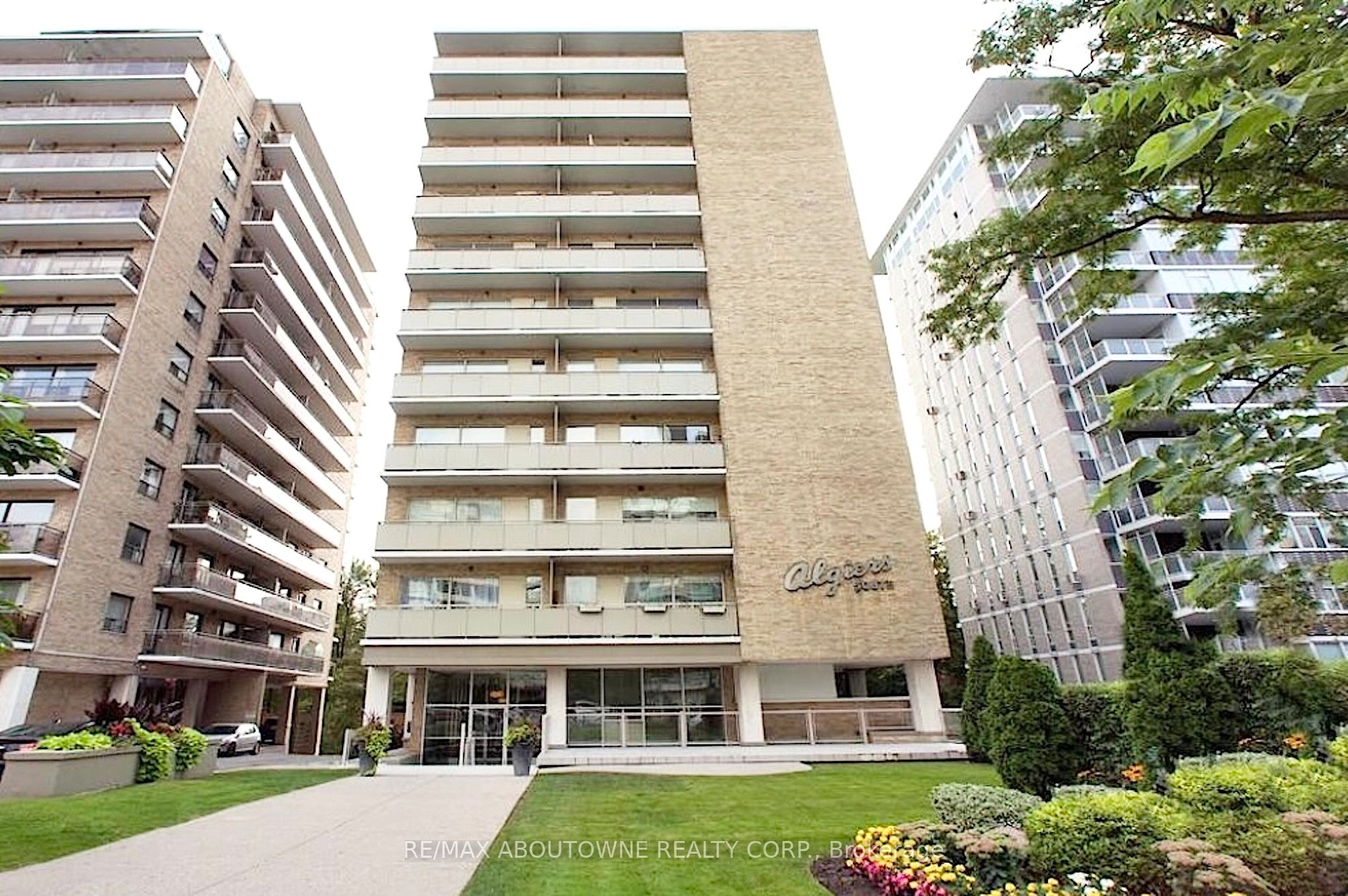 06 – 565 Avenue Road, Toronto C02