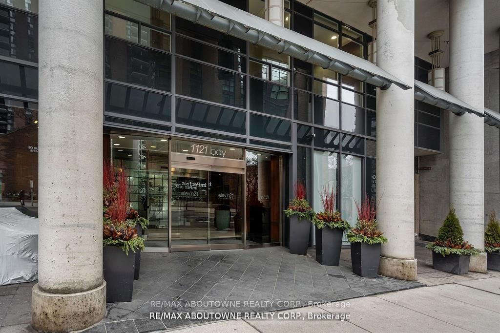 203 – 1121 Bay Street, Toronto C01