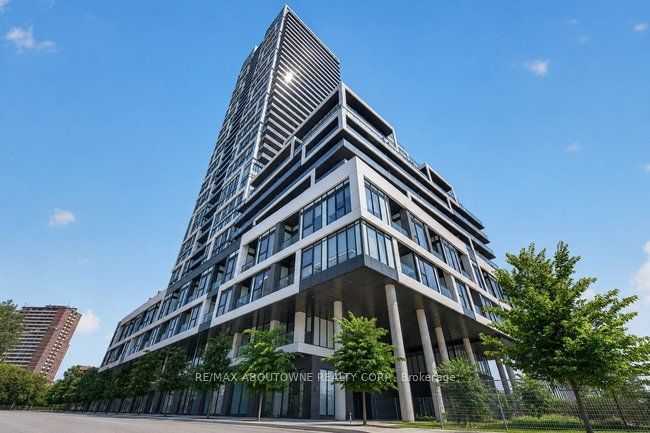 20 – 5 Defries Street, Toronto C08