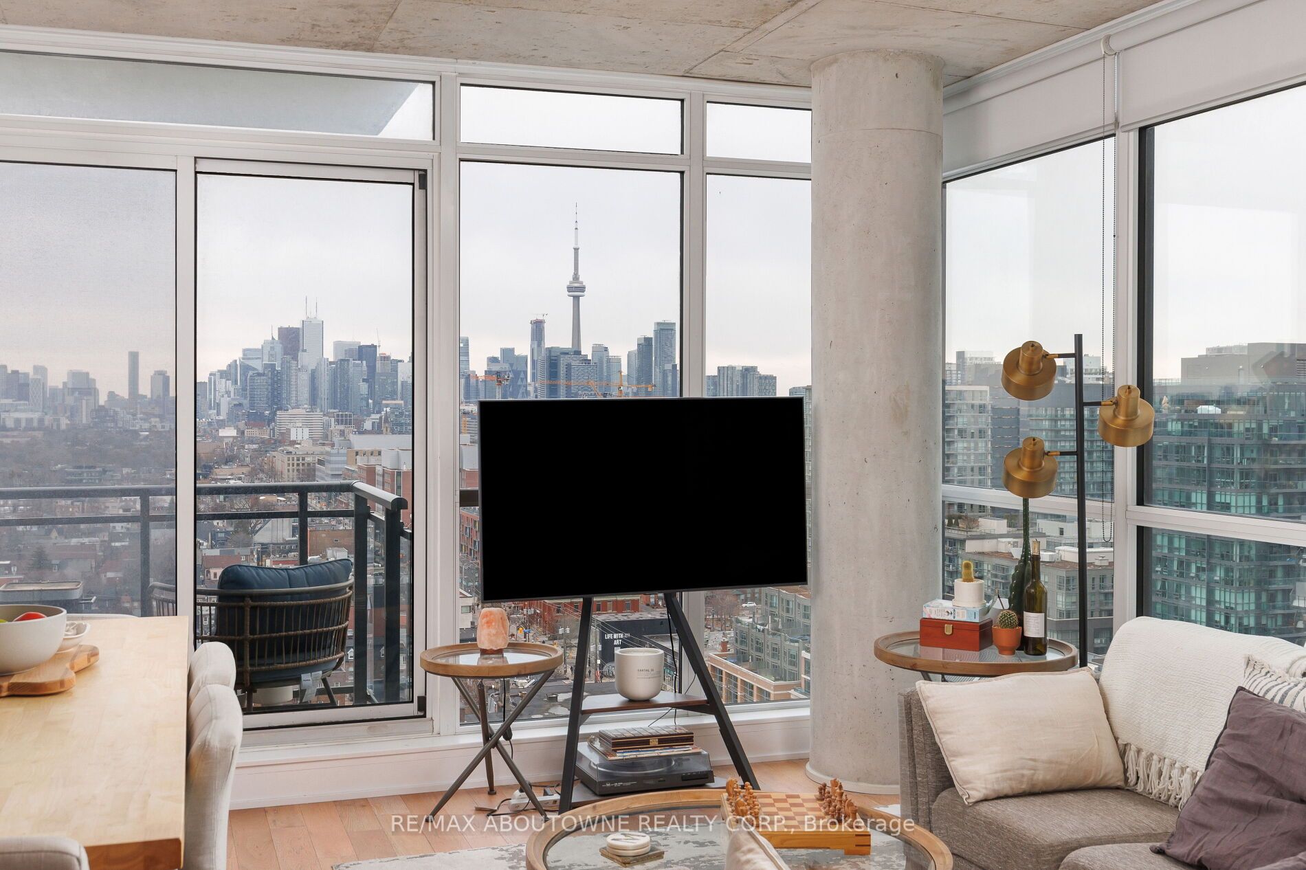 4 – 20 Minowan Miikan Lane, Toronto C01 ‣ C13582716 4 – 20 Minowan Miikan Lane, Toronto C01 ‣ C13582716