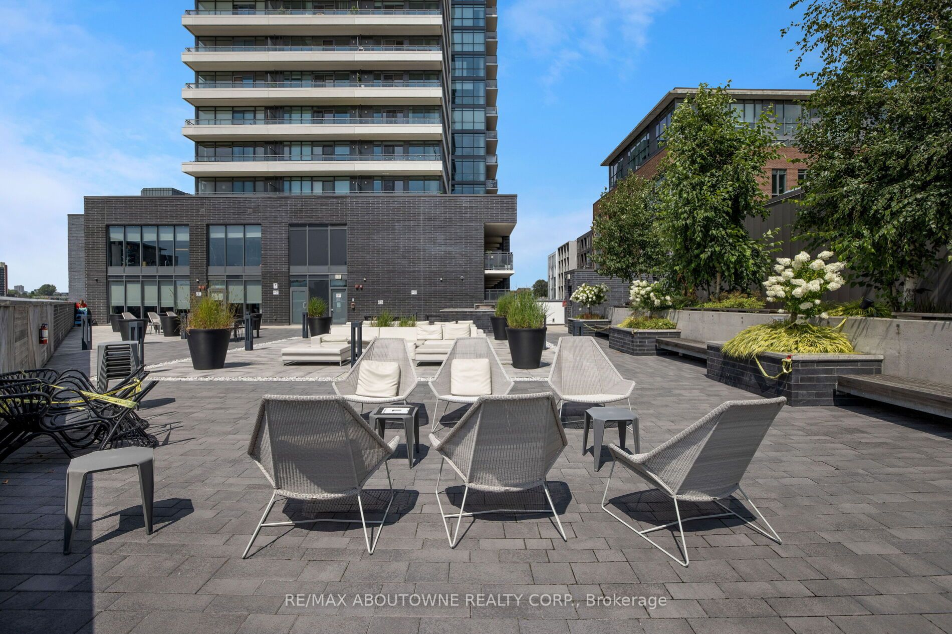 4 – 20 Minowan Miikan Lane, Toronto C01 ‣ C13582716 4 – 20 Minowan Miikan Lane, Toronto C01 ‣ C13582716