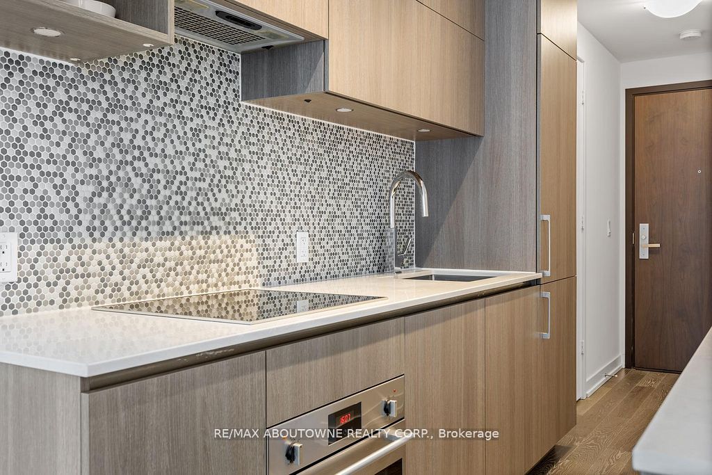 Call LBO – 1 YORKVILLE AVENUE, Toronto C02 ‣ C13592318 Call LBO – 1 YORKVILLE AVENUE, Toronto C02 ‣ C13592318