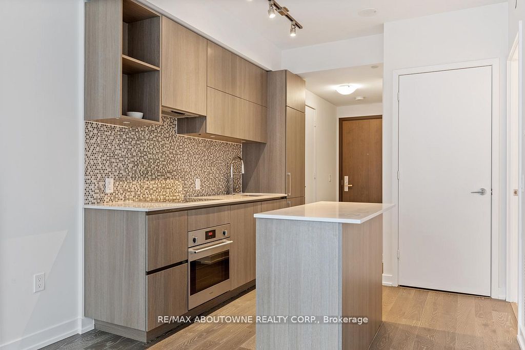 Call LBO – 1 YORKVILLE AVENUE, Toronto C02 ‣ C13592318 Call LBO – 1 YORKVILLE AVENUE, Toronto C02 ‣ C13592318