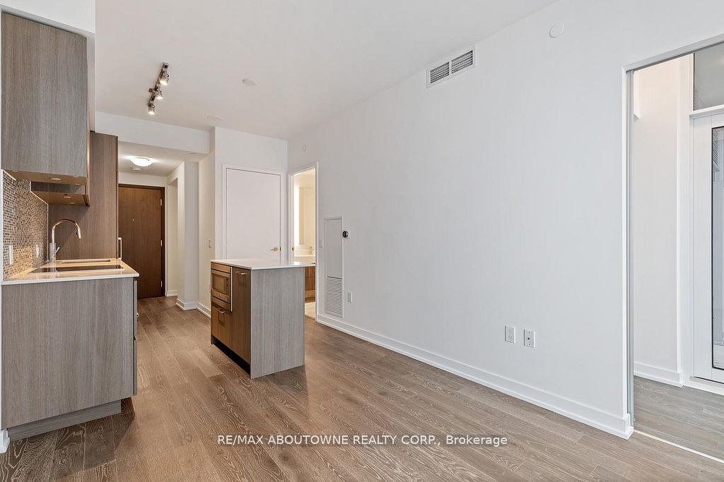 Call LBO – 1 YORKVILLE AVENUE, Toronto C02 ‣ C13592318 Call LBO – 1 YORKVILLE AVENUE, Toronto C02 ‣ C13592318