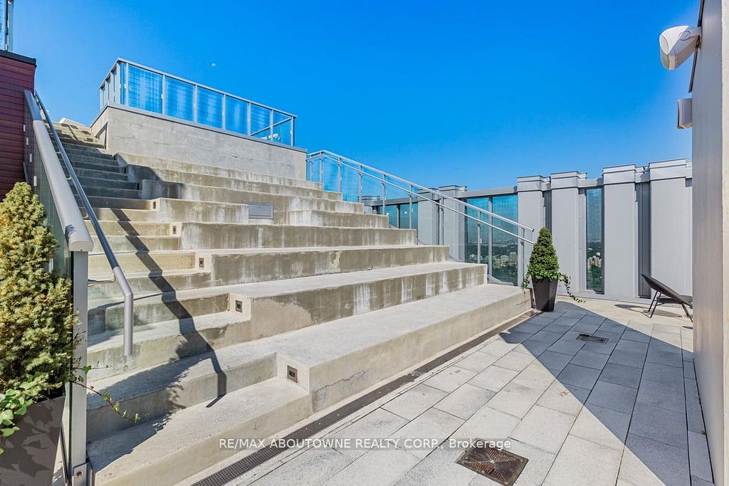 Call LBO – 1 YORKVILLE AVENUE, Toronto C02 ‣ C13592318 Call LBO – 1 YORKVILLE AVENUE, Toronto C02 ‣ C13592318