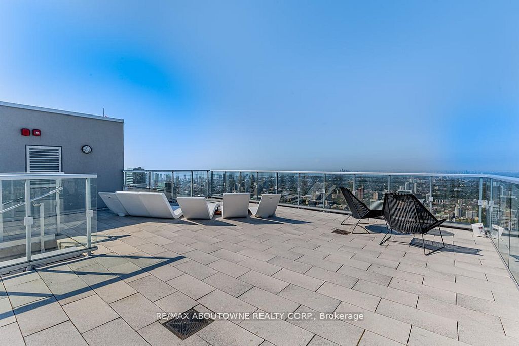 Call LBO – 1 YORKVILLE AVENUE, Toronto C02 ‣ C13592318 Call LBO – 1 YORKVILLE AVENUE, Toronto C02 ‣ C13592318