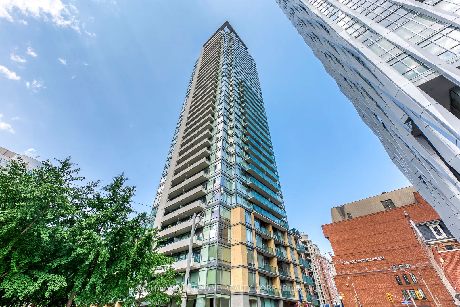 04 – 18 Yorkville Avenue, Toronto C02