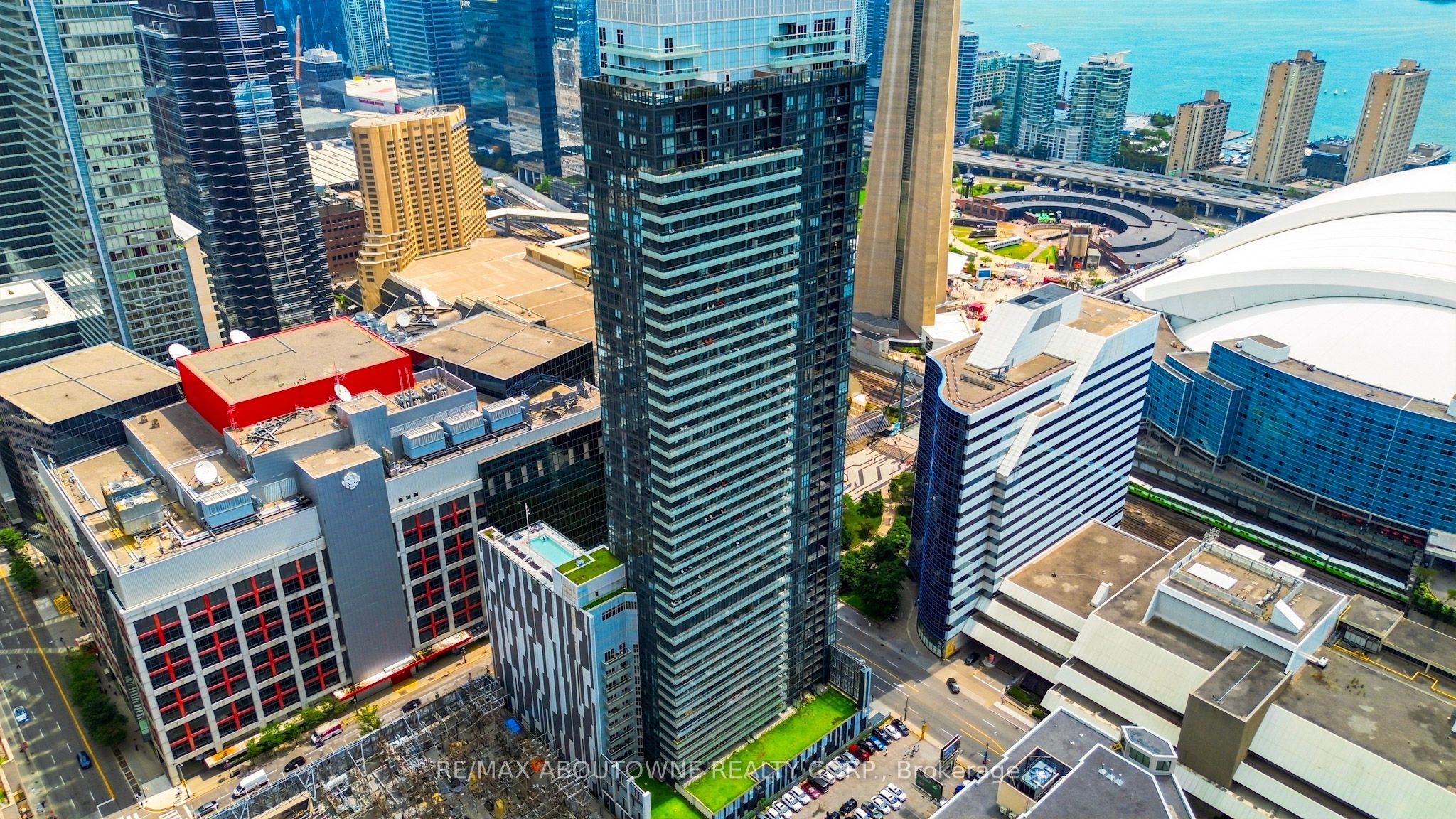 9 – 300 Front Street, Toronto C01 ‣ C13649686 9 – 300 Front Street, Toronto C01 ‣ C13649686