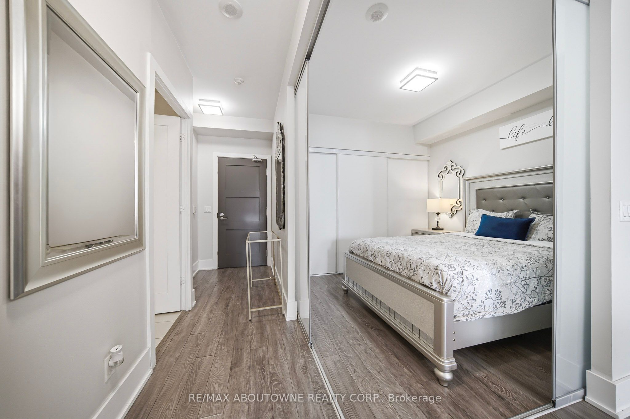 9 – 300 Front Street, Toronto C01 ‣ C13649686 9 – 300 Front Street, Toronto C01 ‣ C13649686