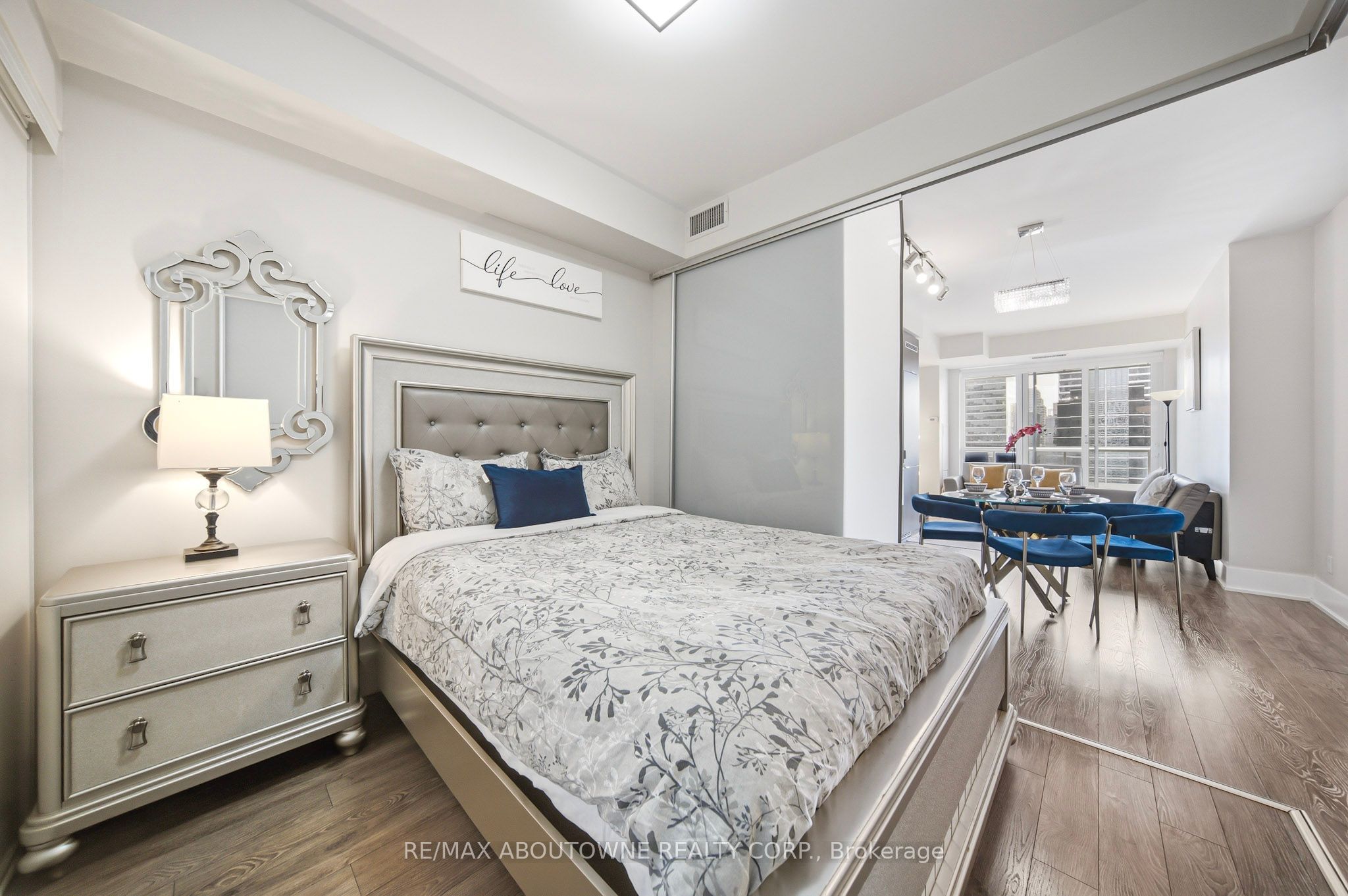 9 – 300 Front Street, Toronto C01 ‣ C13649686 9 – 300 Front Street, Toronto C01 ‣ C13649686