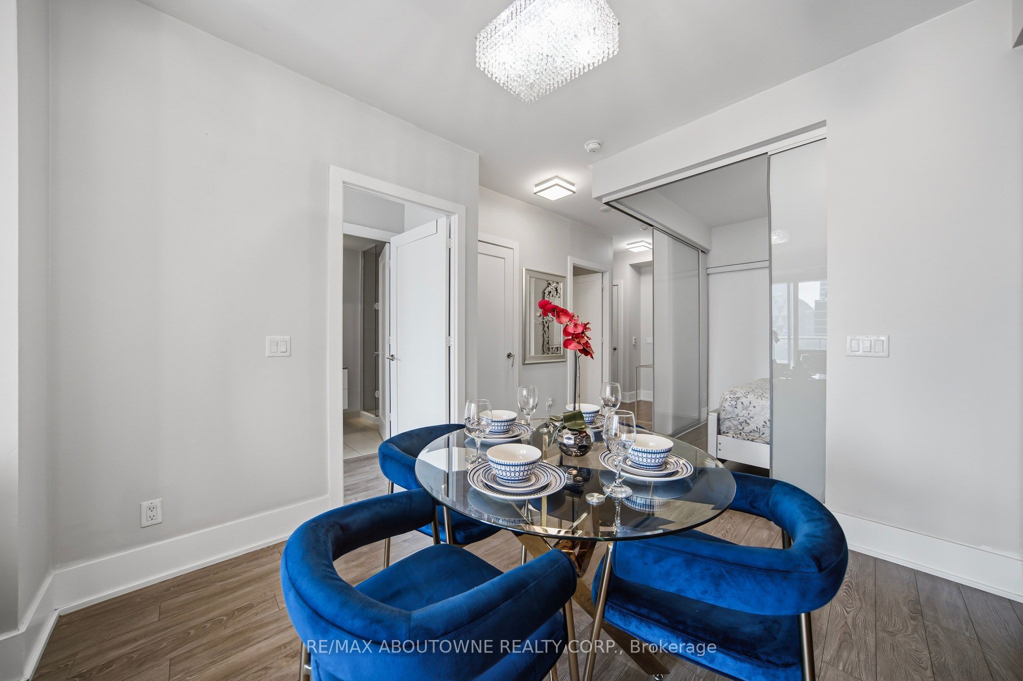 9 – 300 Front Street, Toronto C01 ‣ C13649686 9 – 300 Front Street, Toronto C01 ‣ C13649686
