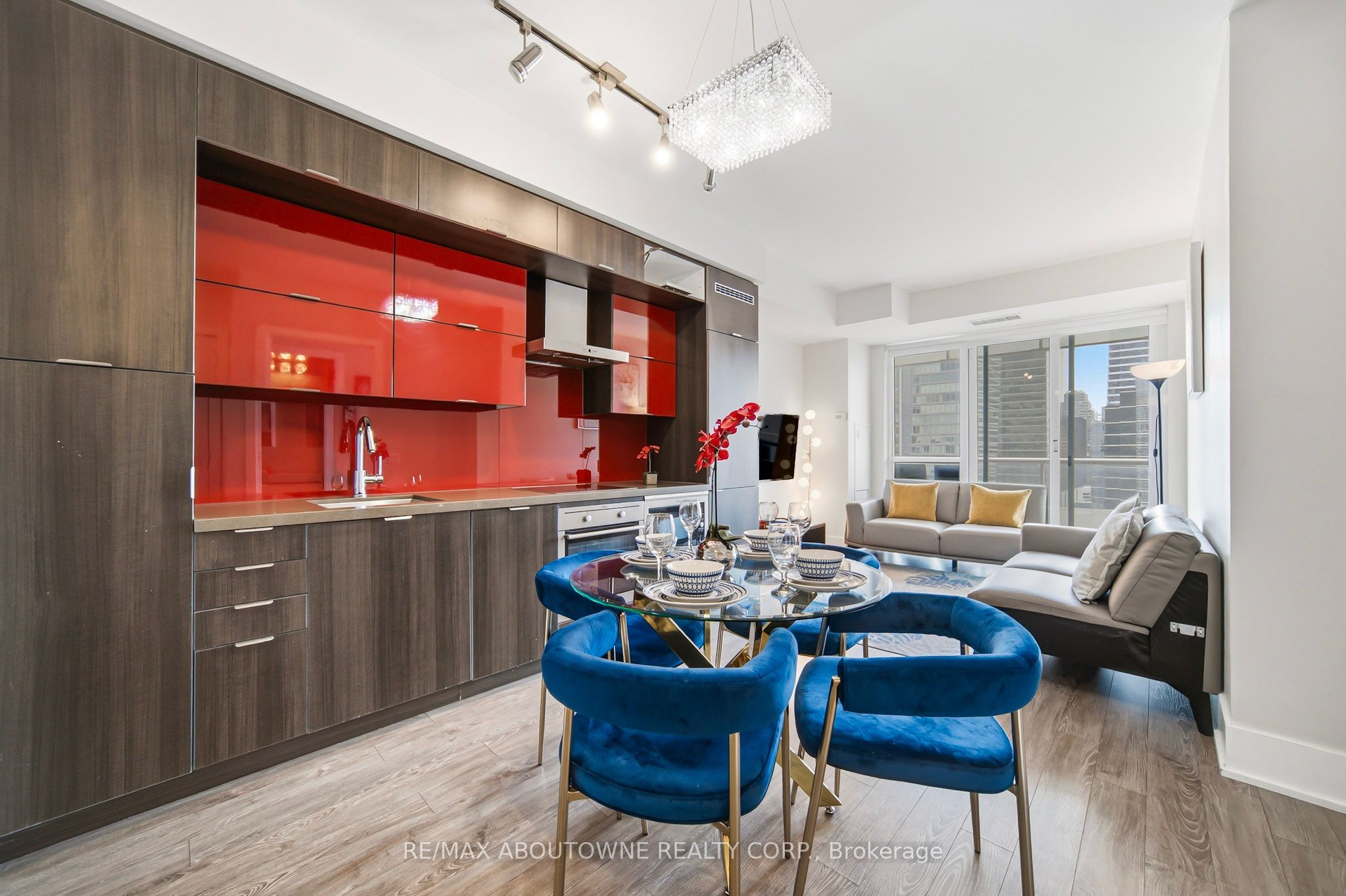 9 – 300 Front Street, Toronto C01 ‣ C13649686 9 – 300 Front Street, Toronto C01 ‣ C13649686