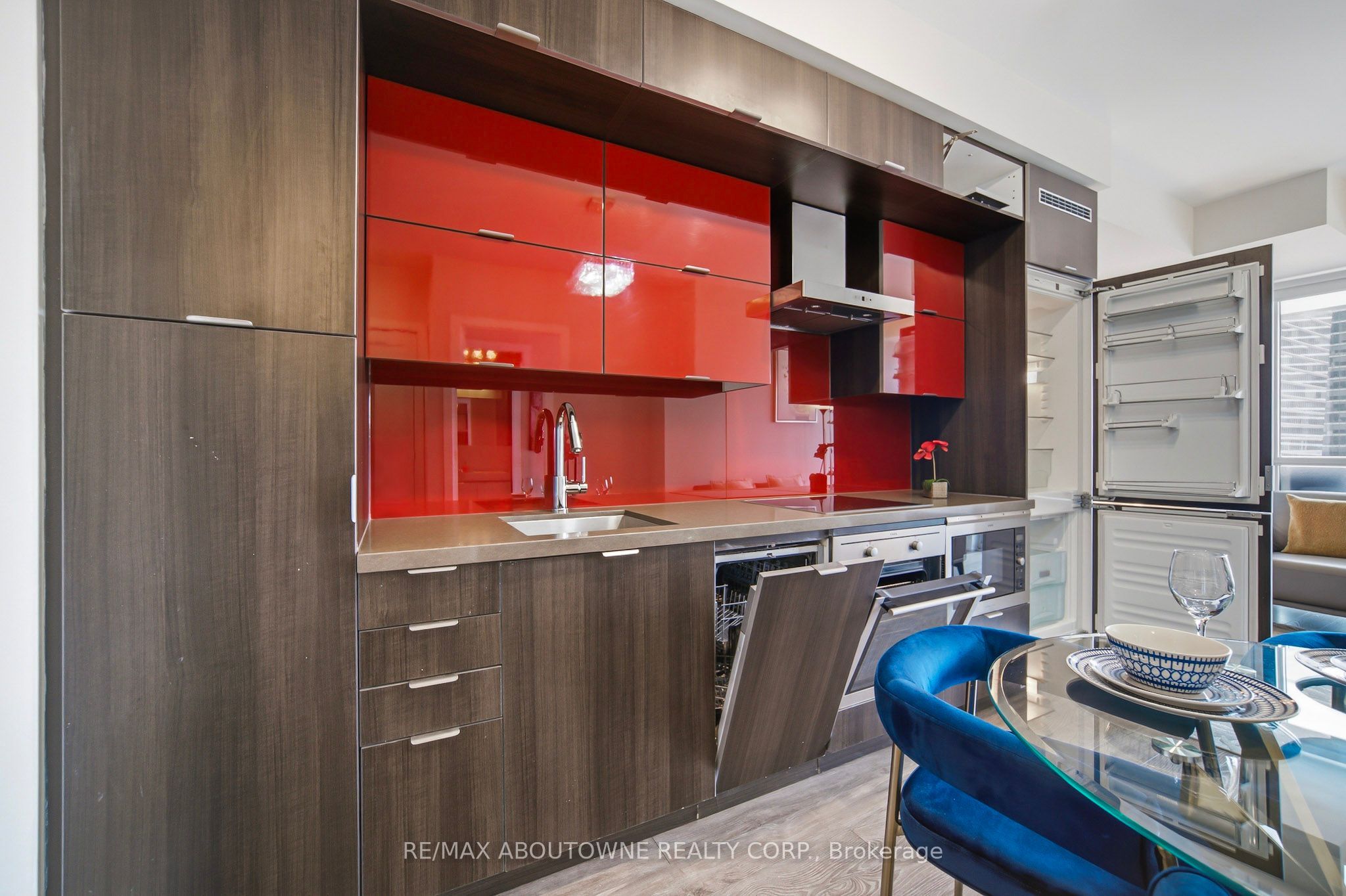 9 – 300 Front Street, Toronto C01 ‣ C13649686 9 – 300 Front Street, Toronto C01 ‣ C13649686
