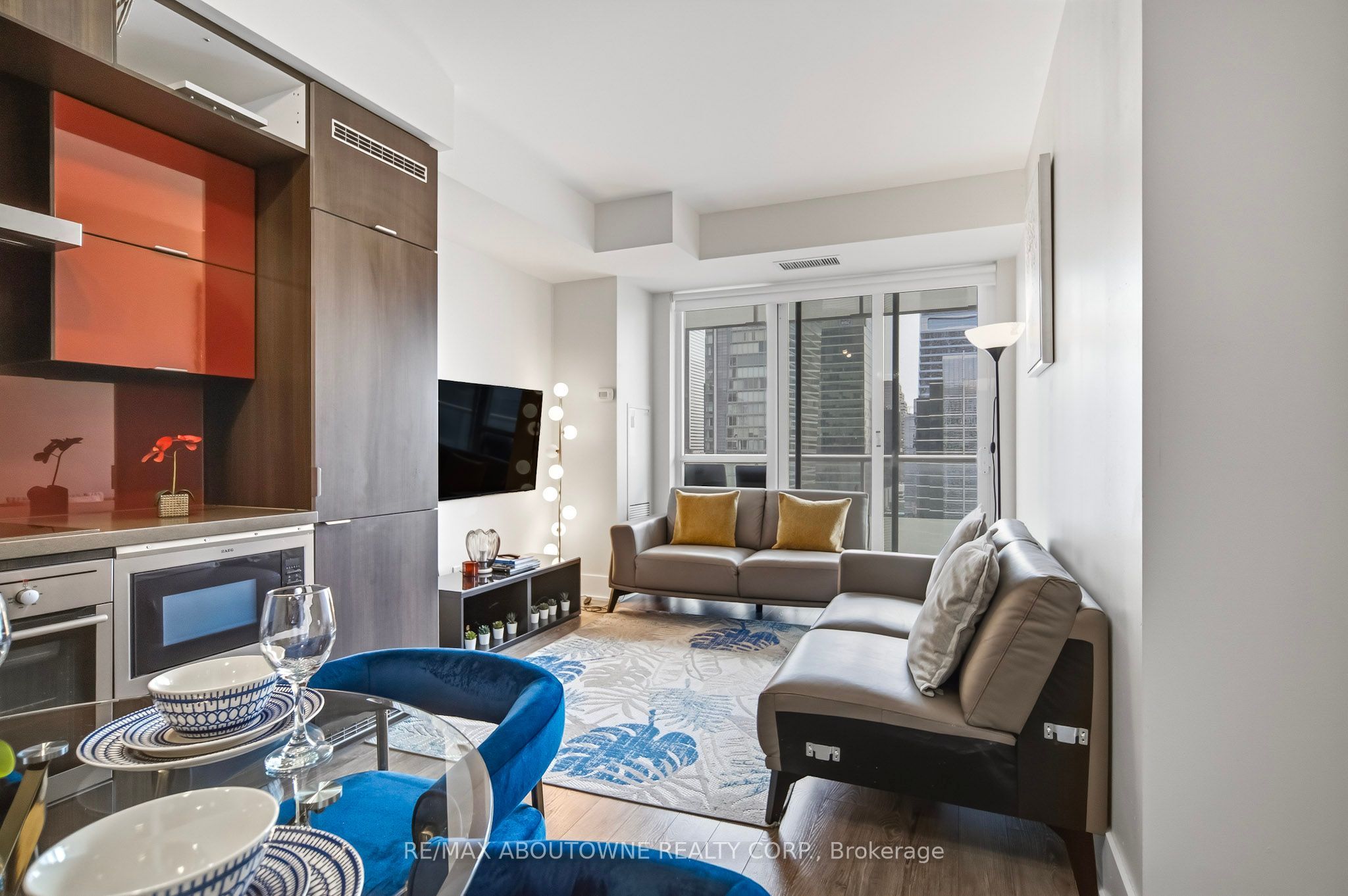 9 – 300 Front Street, Toronto C01 ‣ C13649686 9 – 300 Front Street, Toronto C01 ‣ C13649686