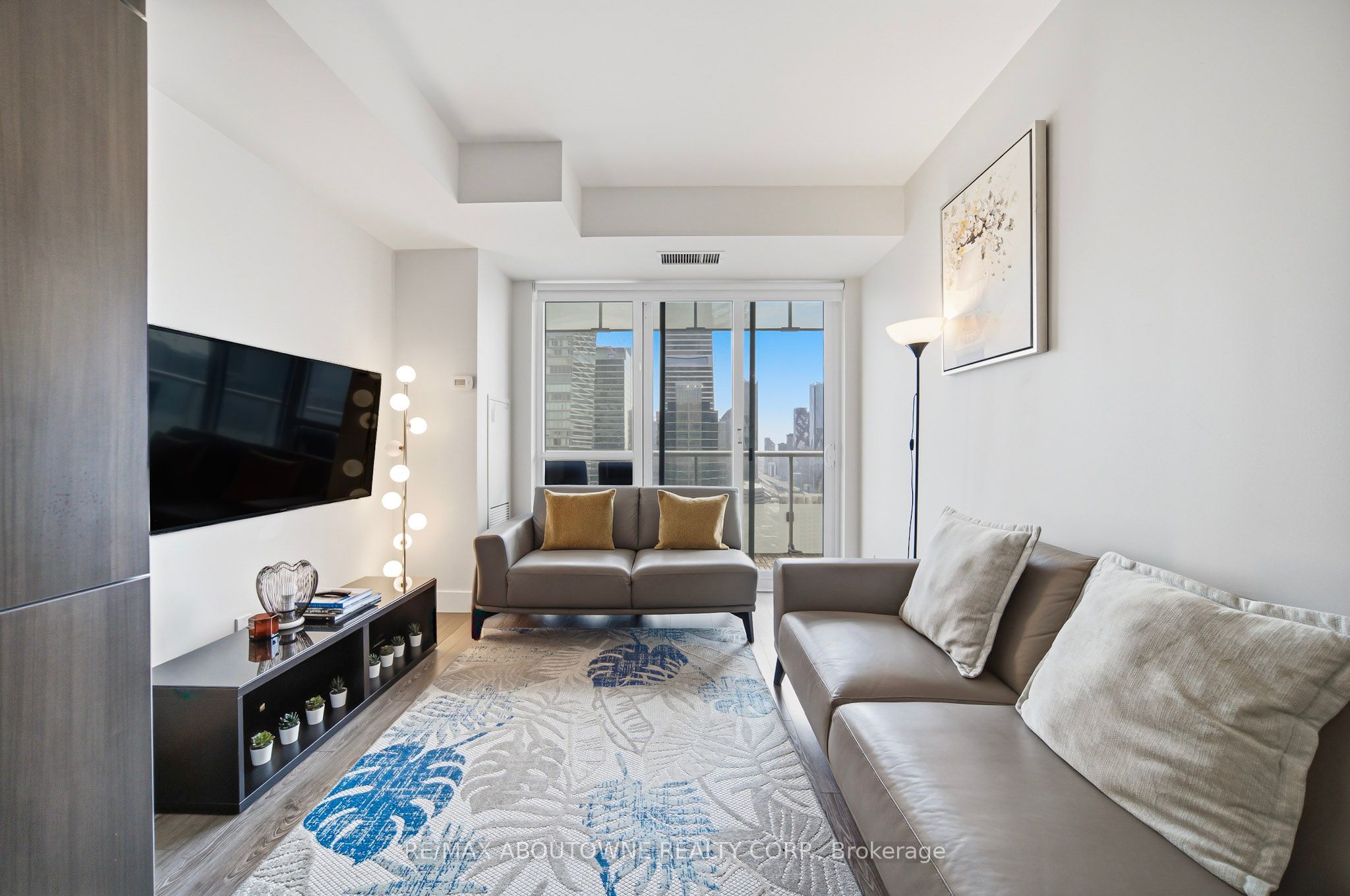 9 – 300 Front Street, Toronto C01 ‣ C13649686 9 – 300 Front Street, Toronto C01 ‣ C13649686