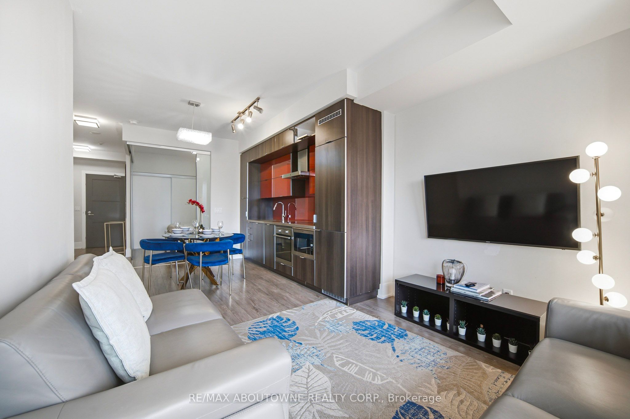 9 – 300 Front Street, Toronto C01 ‣ C13649686 9 – 300 Front Street, Toronto C01 ‣ C13649686