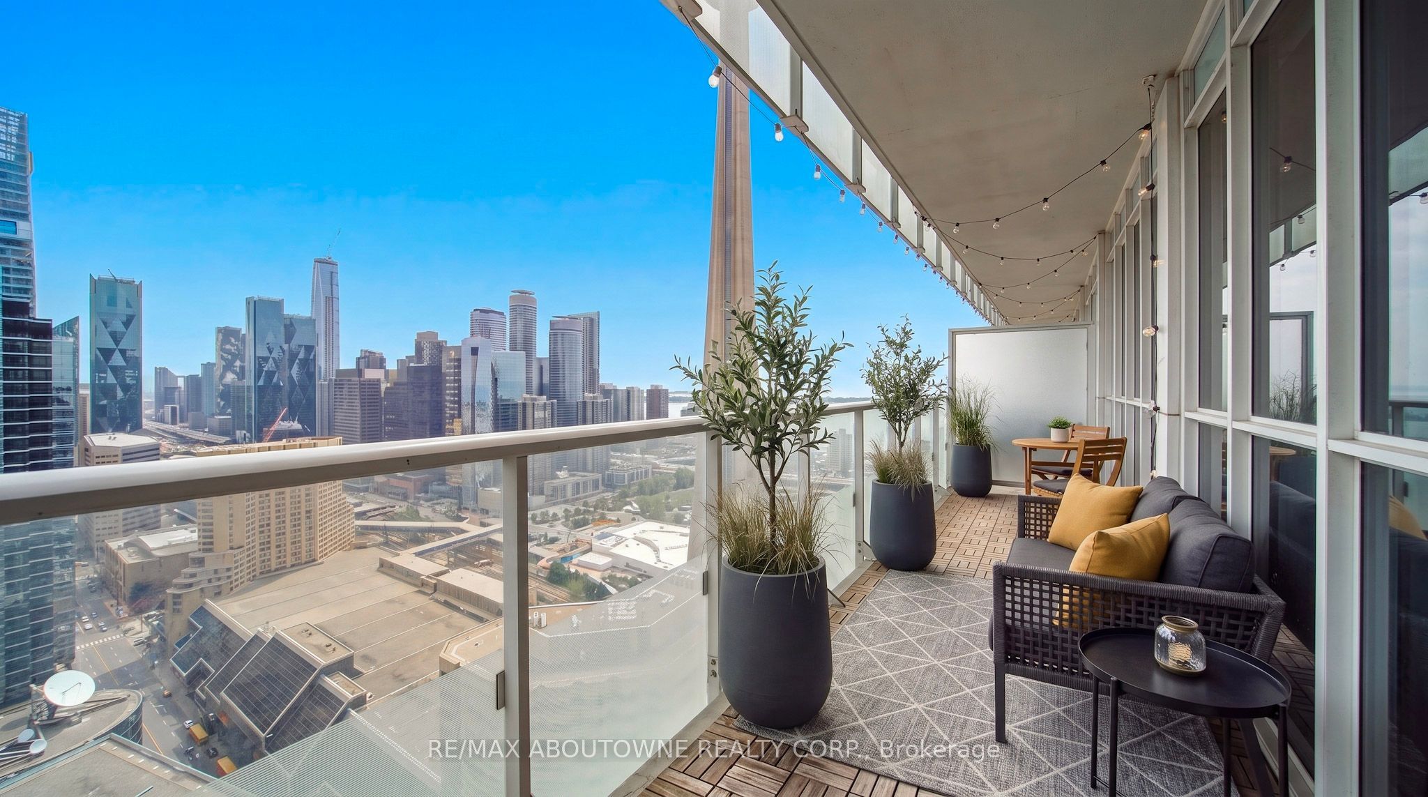 9 – 300 Front Street, Toronto C01 ‣ C13649686 9 – 300 Front Street, Toronto C01 ‣ C13649686
