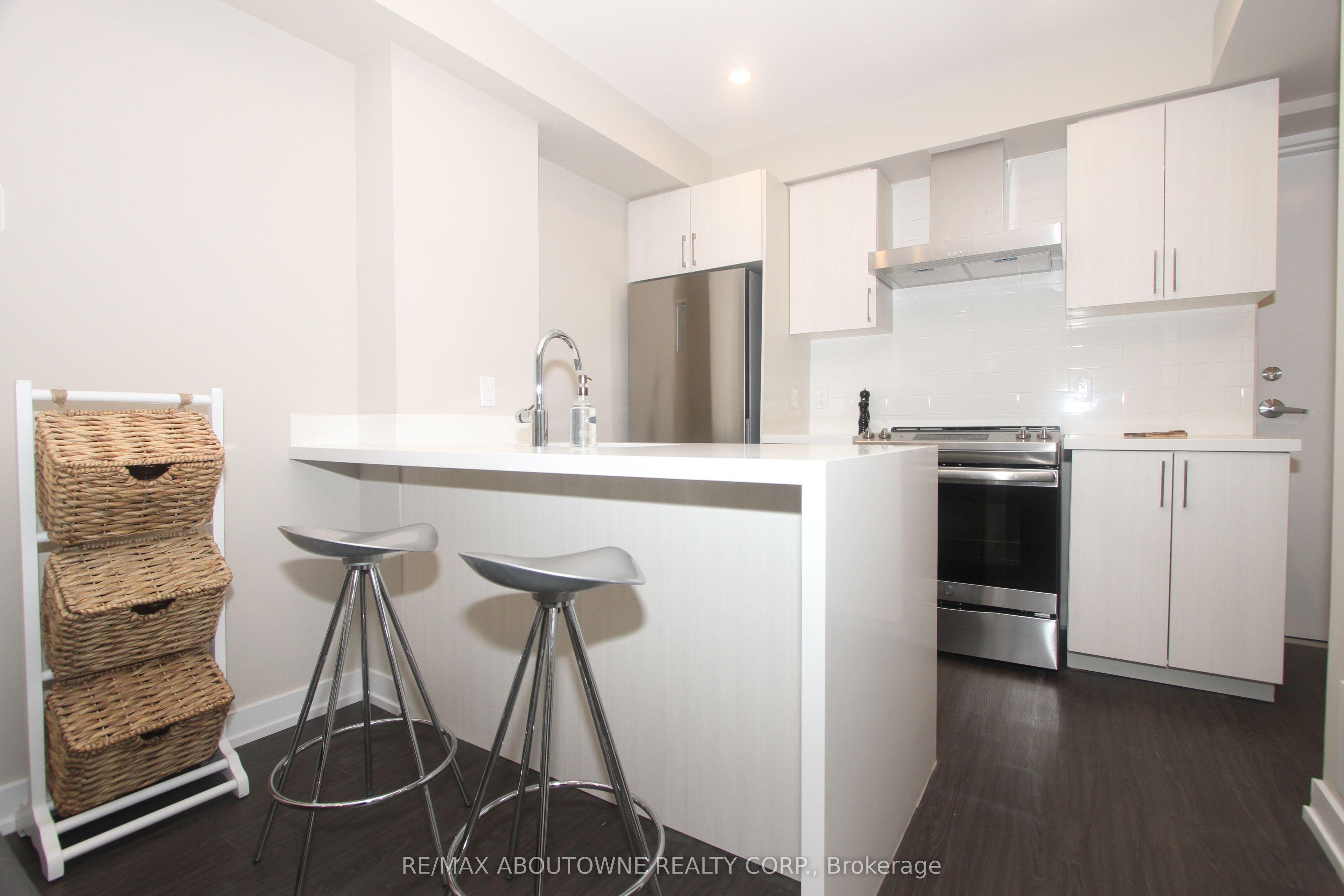 280 – 280 Bleecker Street, Toronto C08