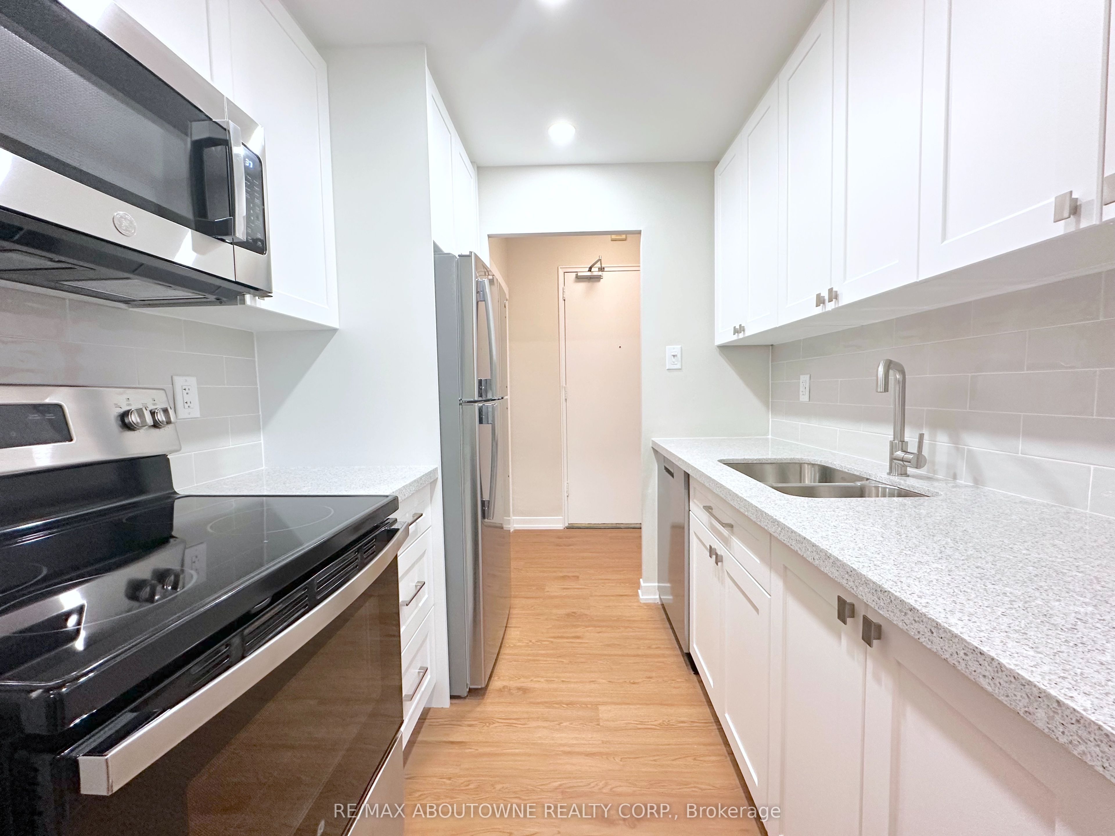 506 – 300 St Clair Avenue, Toronto C02 ‣ C13724750 506 – 300 St Clair Avenue, Toronto C02 ‣ C13724750