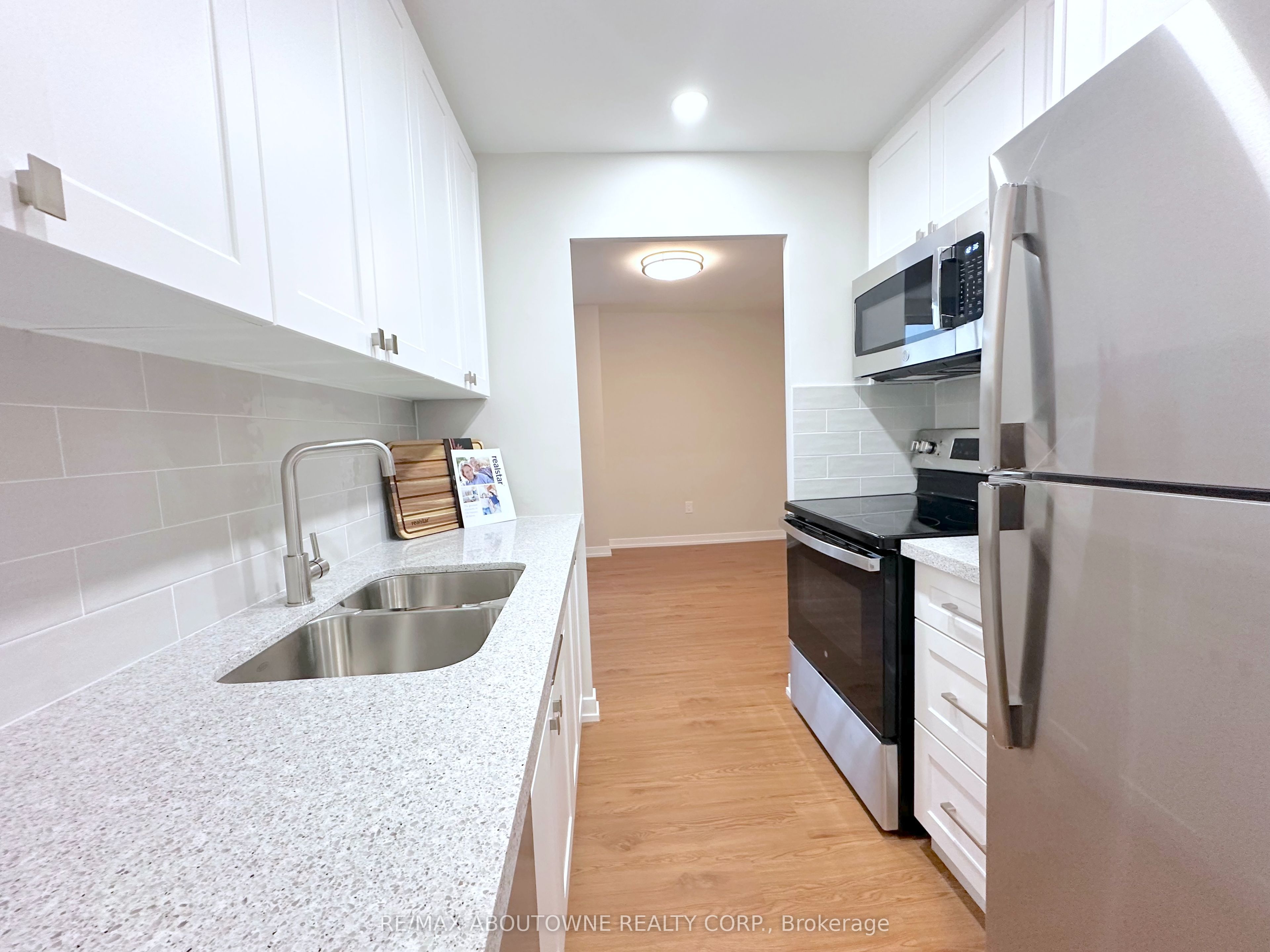 506 – 300 St Clair Avenue, Toronto C02 ‣ C13724750 506 – 300 St Clair Avenue, Toronto C02 ‣ C13724750