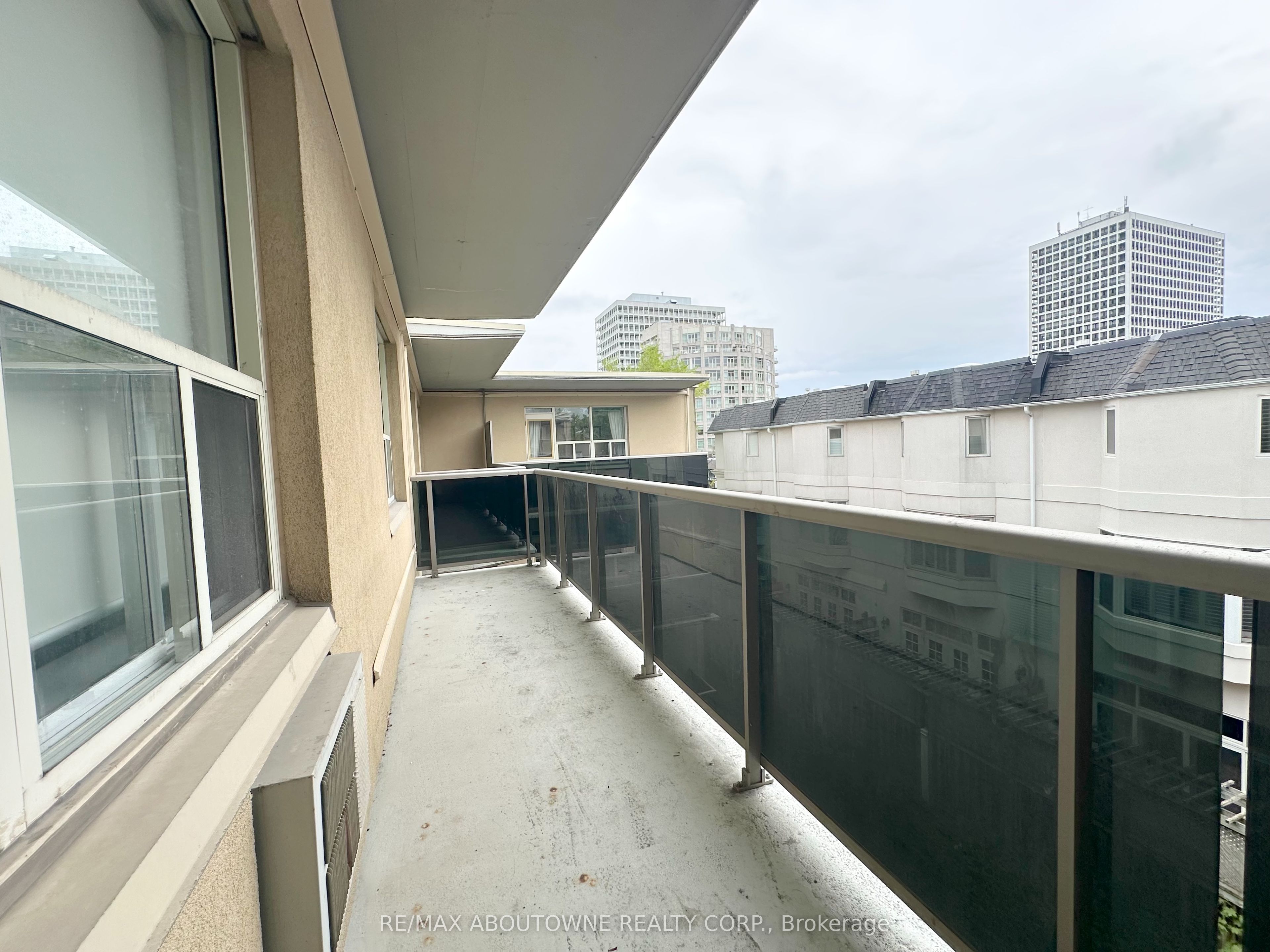 506 – 300 St Clair Avenue, Toronto C02 ‣ C13724750 506 – 300 St Clair Avenue, Toronto C02 ‣ C13724750
