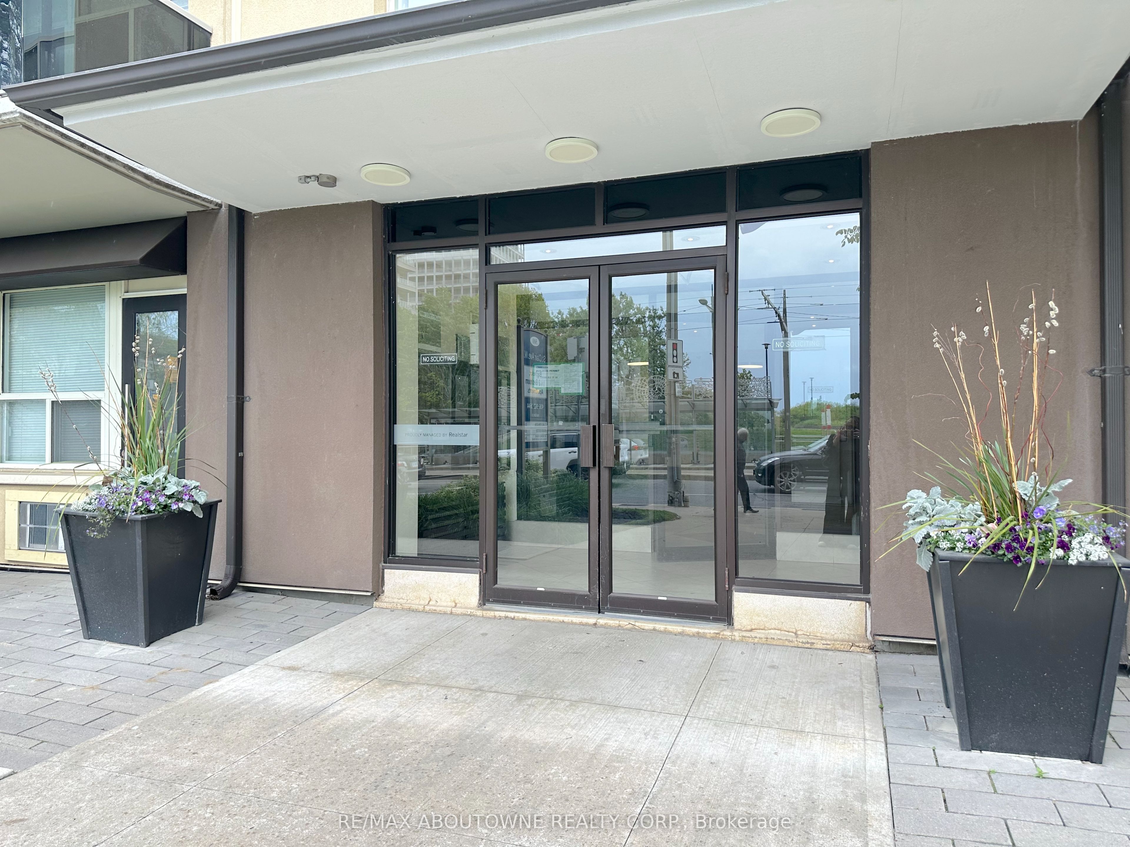 506 – 300 St Clair Avenue, Toronto C02 ‣ C13724750 506 – 300 St Clair Avenue, Toronto C02 ‣ C13724750