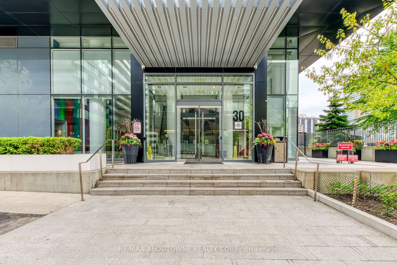 10 – 30 Roehampton Avenue, Toronto C10 ‣ C13739396 10 – 30 Roehampton Avenue, Toronto C10 ‣ C13739396