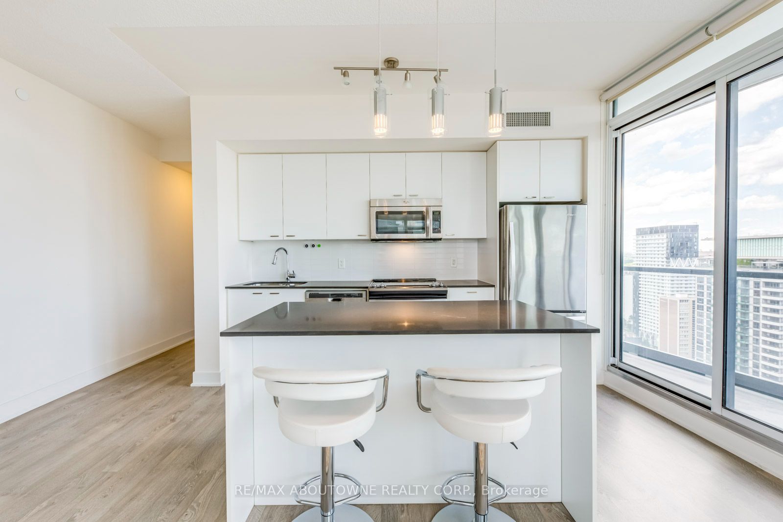 10 – 30 Roehampton Avenue, Toronto C10 ‣ C13739396 10 – 30 Roehampton Avenue, Toronto C10 ‣ C13739396