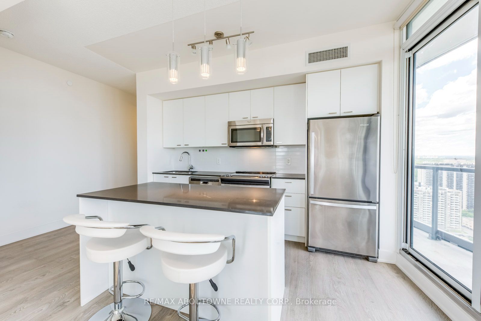 10 – 30 Roehampton Avenue, Toronto C10 ‣ C13739396 10 – 30 Roehampton Avenue, Toronto C10 ‣ C13739396