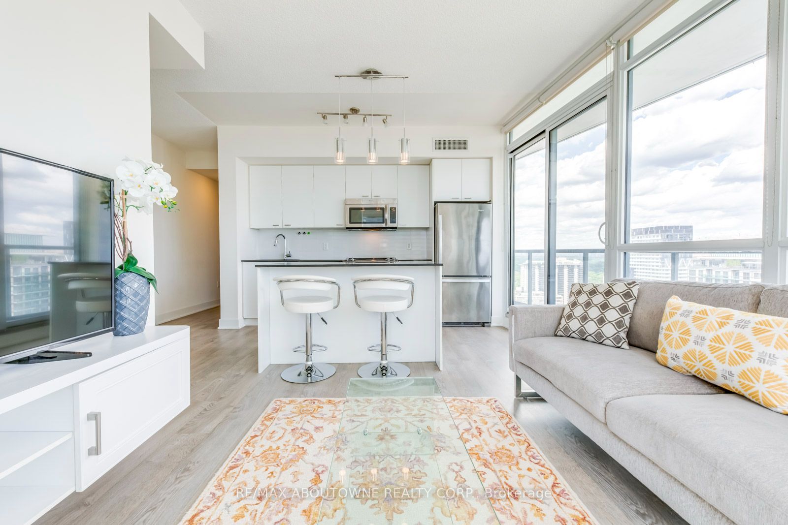 10 – 30 Roehampton Avenue, Toronto C10 ‣ C13739396 10 – 30 Roehampton Avenue, Toronto C10 ‣ C13739396