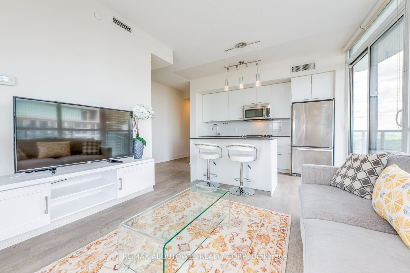 10 – 30 Roehampton Avenue, Toronto C10 ‣ C13739396 10 – 30 Roehampton Avenue, Toronto C10 ‣ C13739396