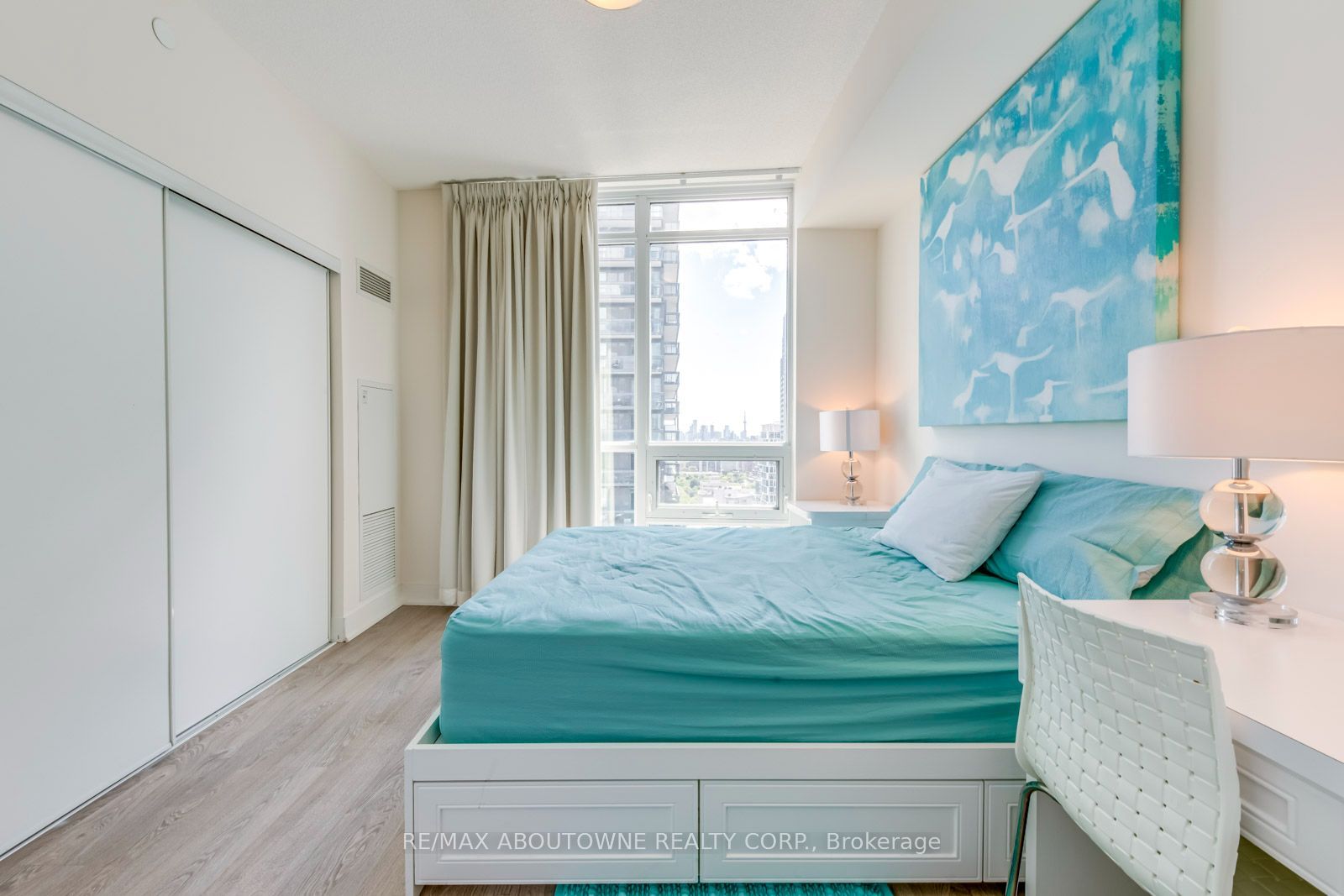 10 – 30 Roehampton Avenue, Toronto C10 ‣ C13739396 10 – 30 Roehampton Avenue, Toronto C10 ‣ C13739396