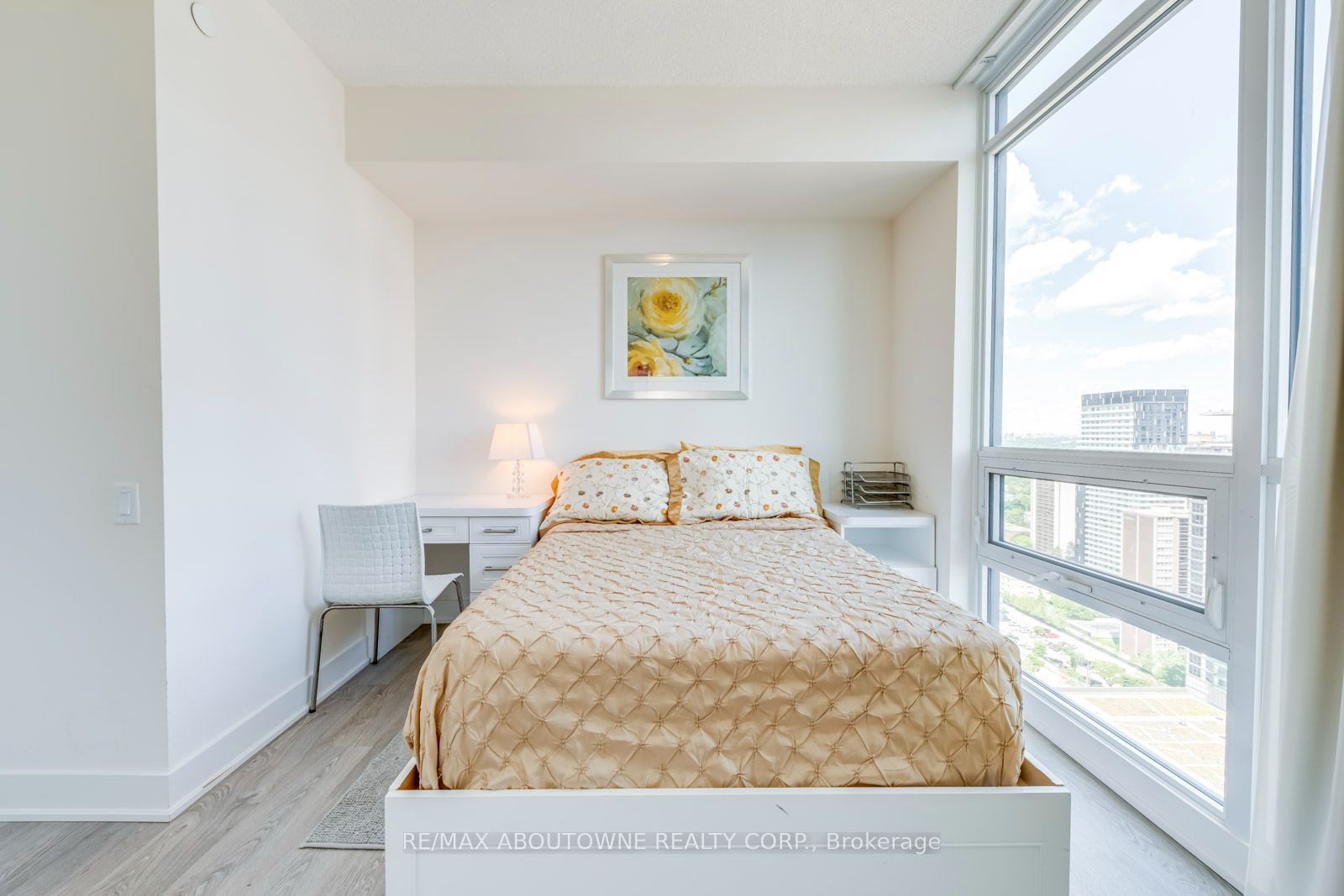 10 – 30 Roehampton Avenue, Toronto C10 ‣ C13739396 10 – 30 Roehampton Avenue, Toronto C10 ‣ C13739396
