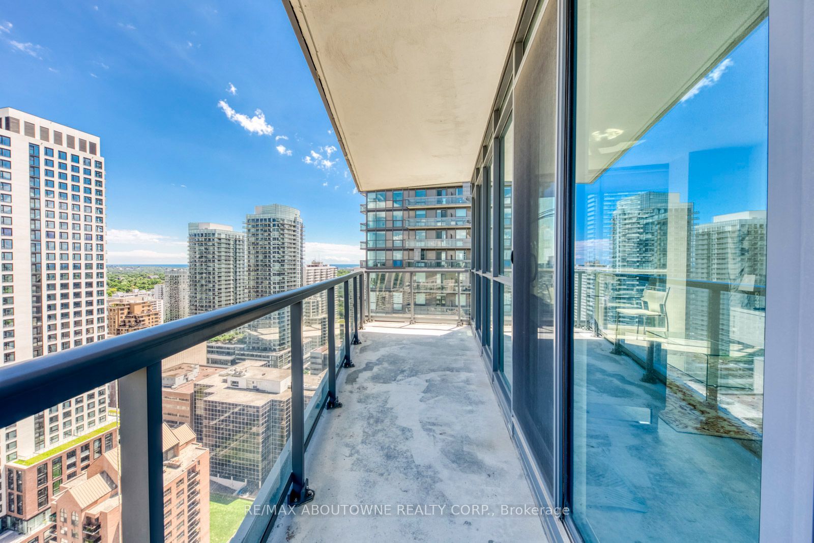 10 – 30 Roehampton Avenue, Toronto C10 ‣ C13739396 10 – 30 Roehampton Avenue, Toronto C10 ‣ C13739396