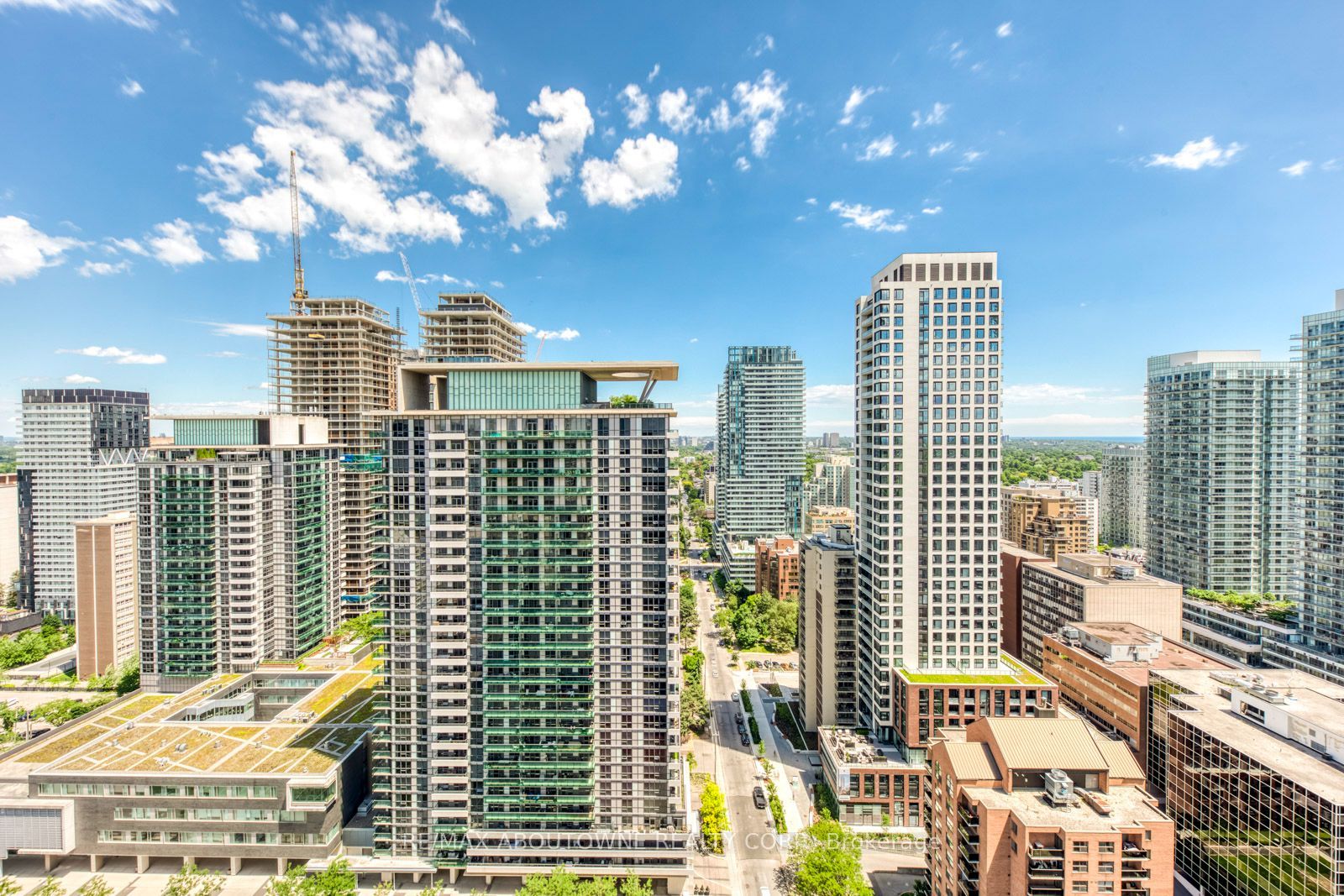 10 – 30 Roehampton Avenue, Toronto C10 ‣ C13739396 10 – 30 Roehampton Avenue, Toronto C10 ‣ C13739396