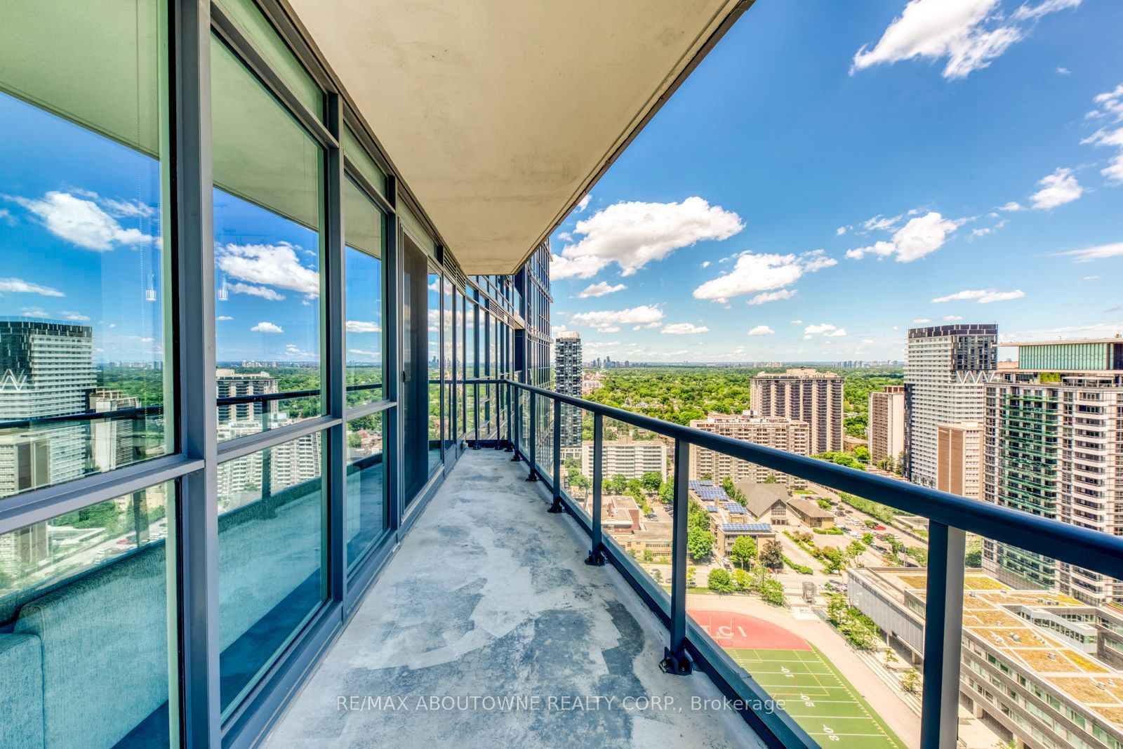 10 – 30 Roehampton Avenue, Toronto C10 ‣ C13739396 10 – 30 Roehampton Avenue, Toronto C10 ‣ C13739396