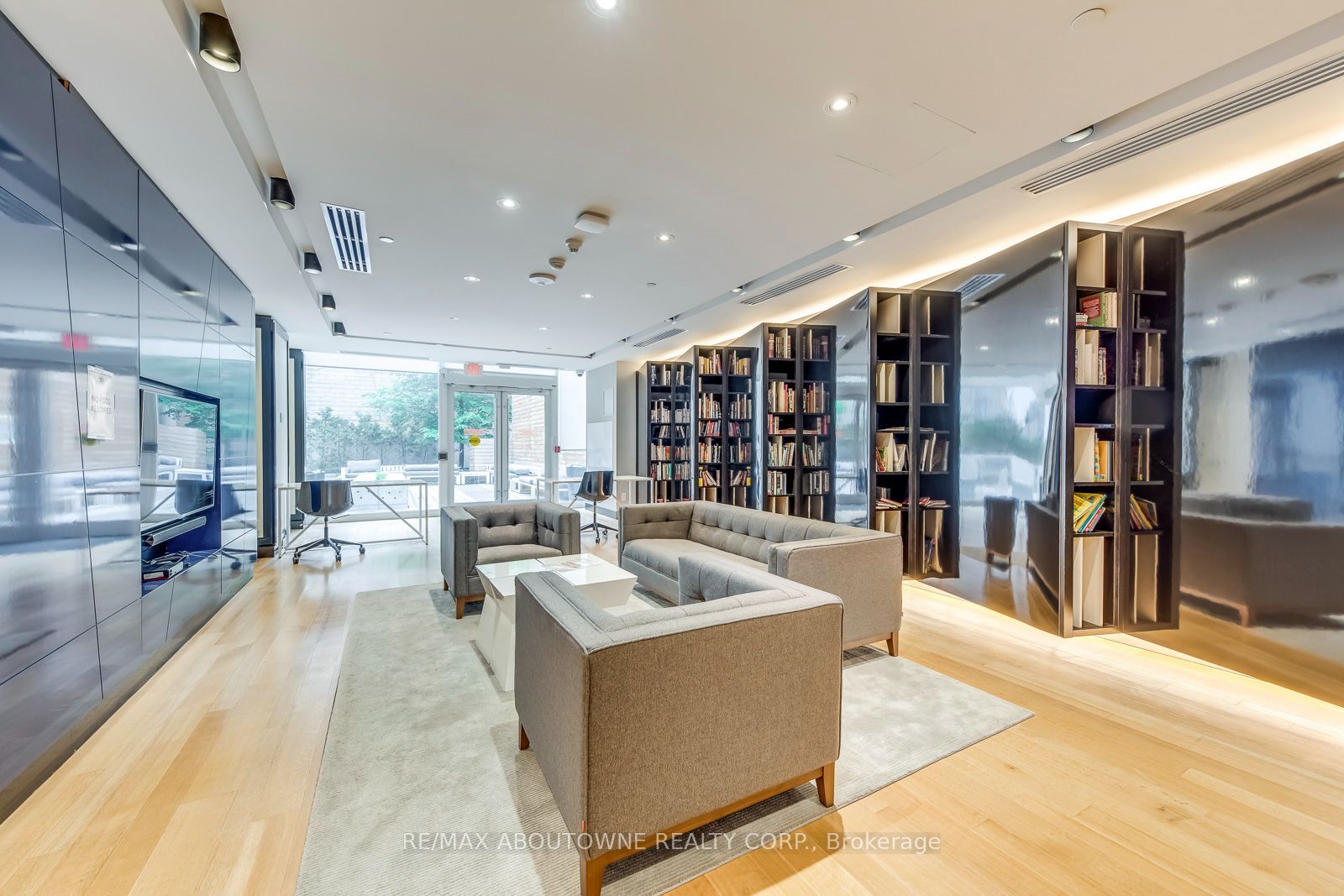 10 – 30 Roehampton Avenue, Toronto C10 ‣ C13739396 10 – 30 Roehampton Avenue, Toronto C10 ‣ C13739396