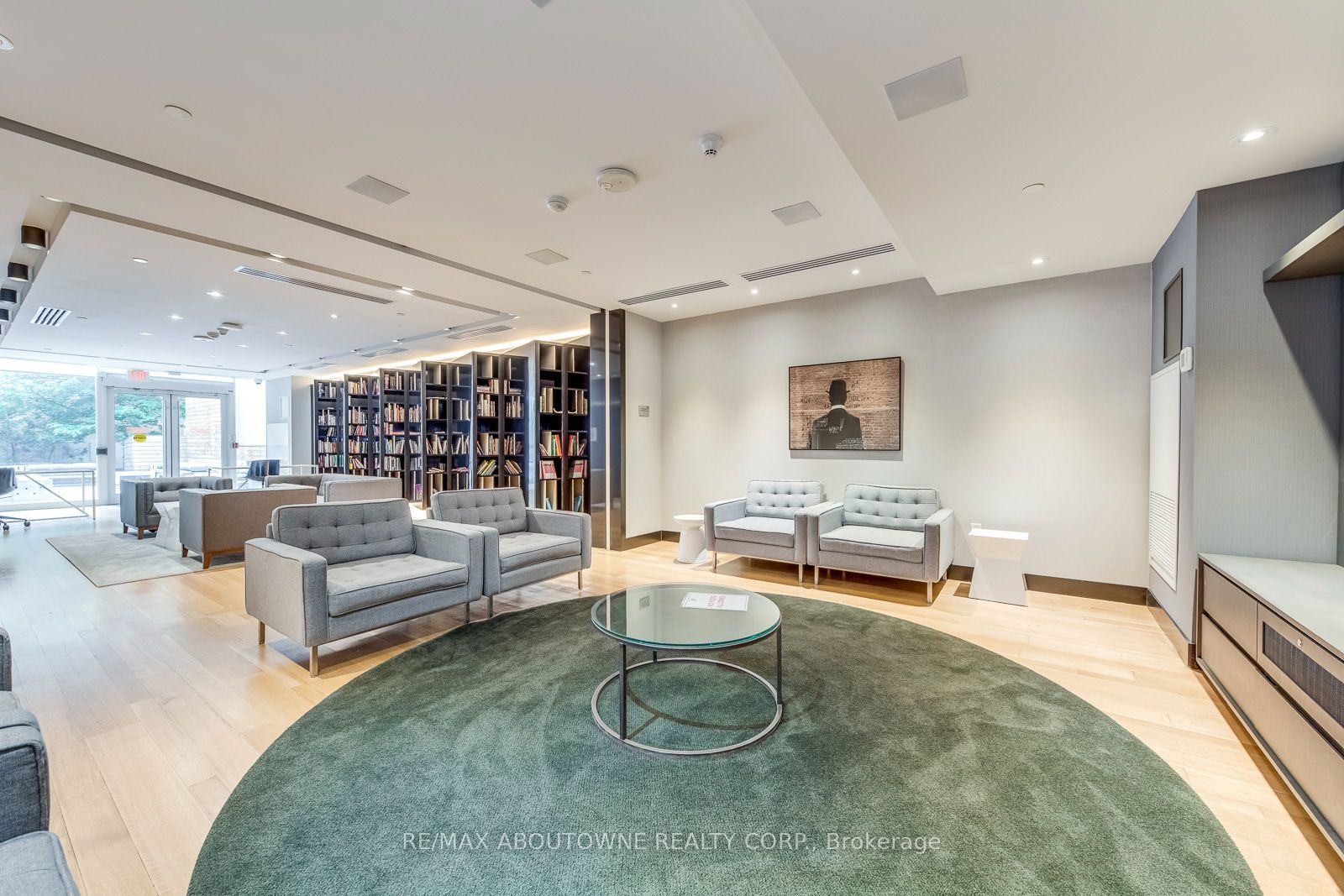 10 – 30 Roehampton Avenue, Toronto C10 ‣ C13739396 10 – 30 Roehampton Avenue, Toronto C10 ‣ C13739396