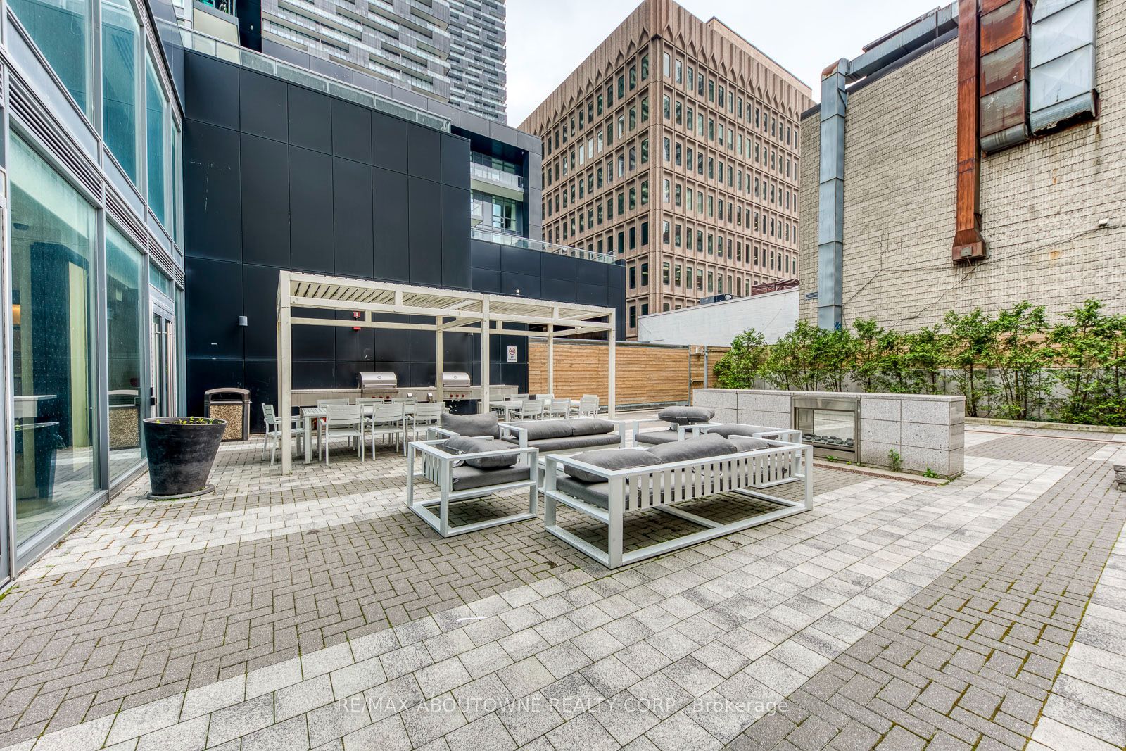 10 – 30 Roehampton Avenue, Toronto C10 ‣ C13739396 10 – 30 Roehampton Avenue, Toronto C10 ‣ C13739396