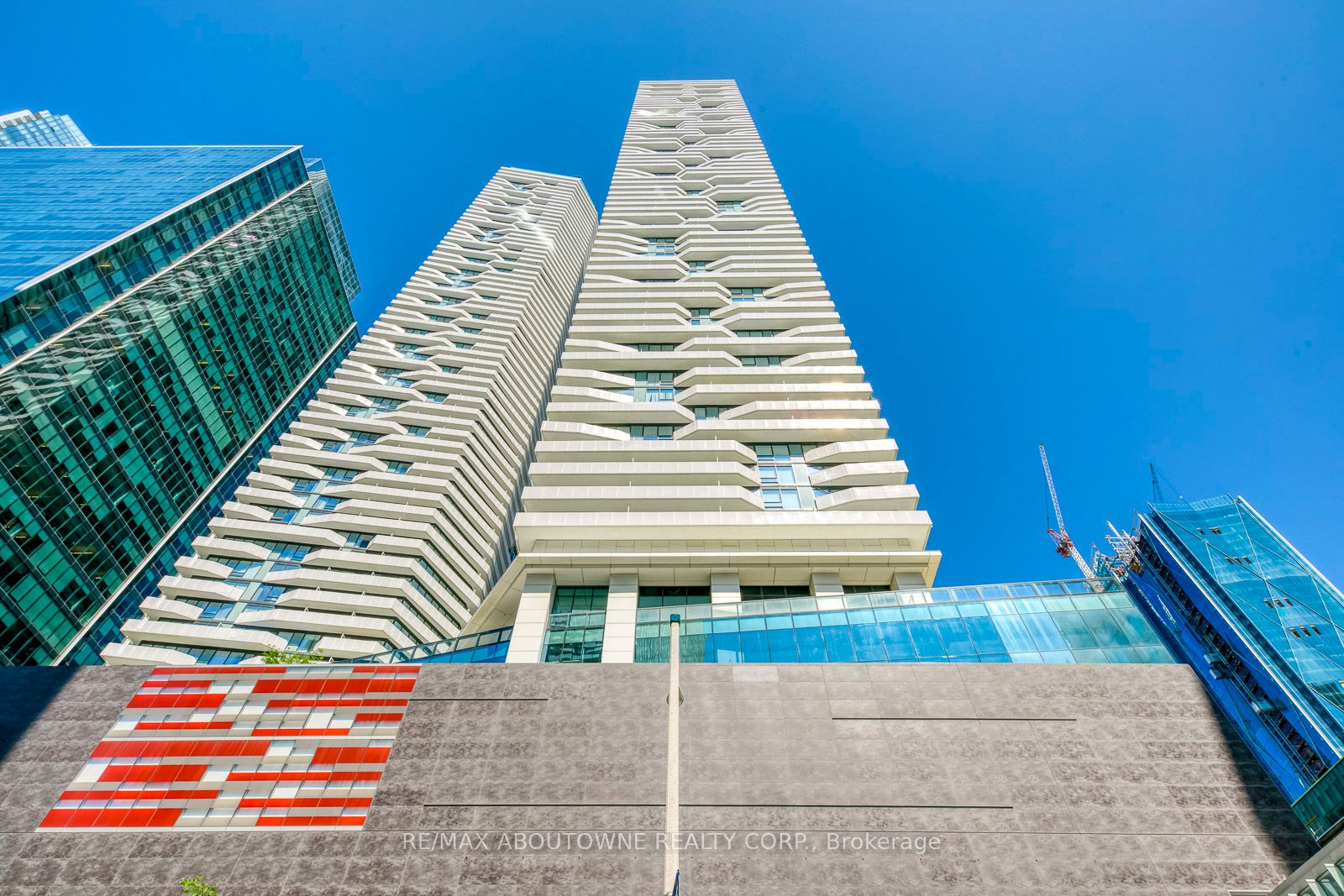 6 – 88 Harbour Street, Toronto C01