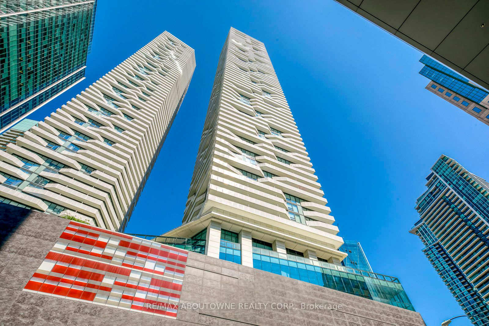 6 – 88 Harbour Street, Toronto C01 ‣ C13750306 6 – 88 Harbour Street, Toronto C01 ‣ C13750306