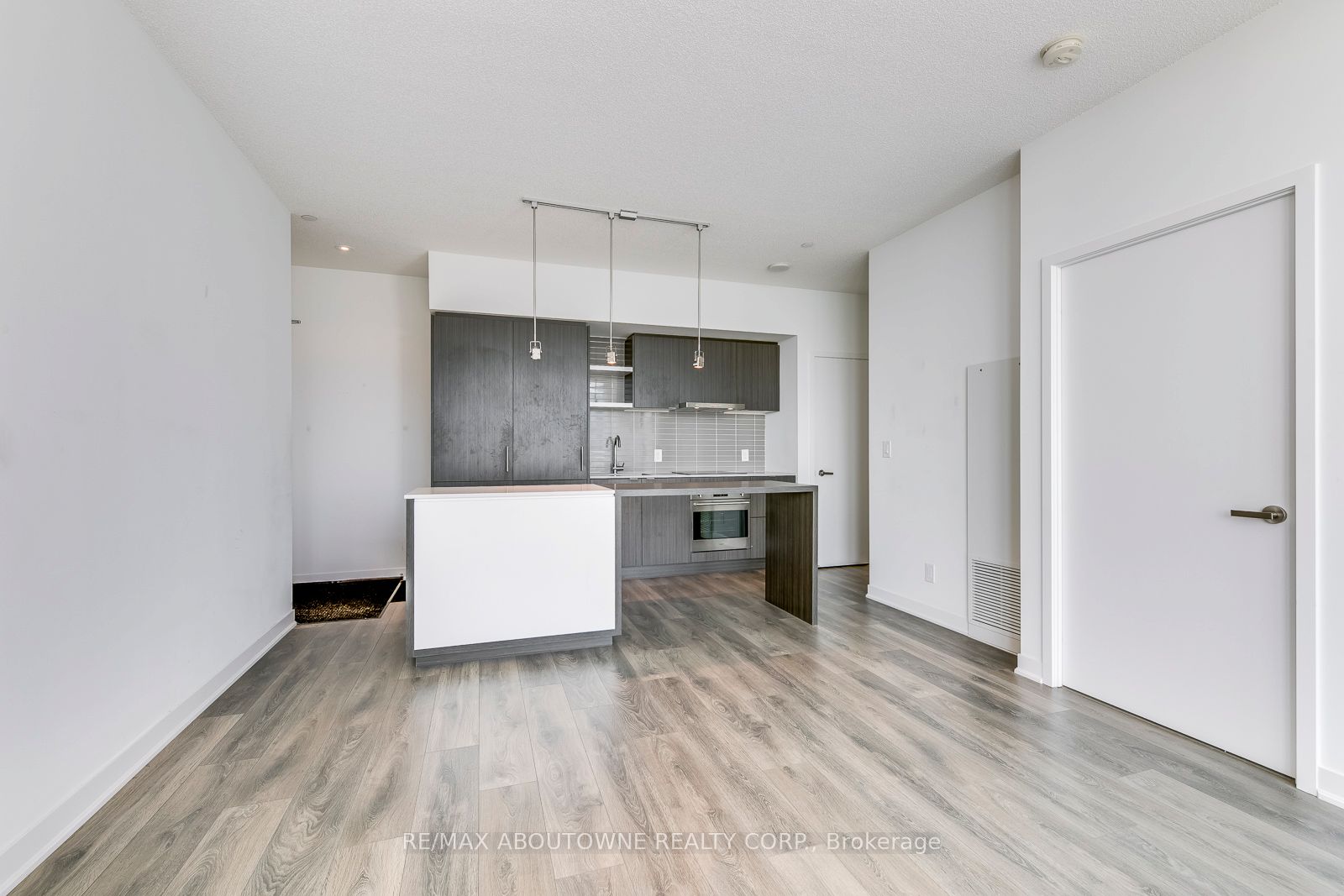 6 – 88 Harbour Street, Toronto C01 ‣ C13750306 6 – 88 Harbour Street, Toronto C01 ‣ C13750306
