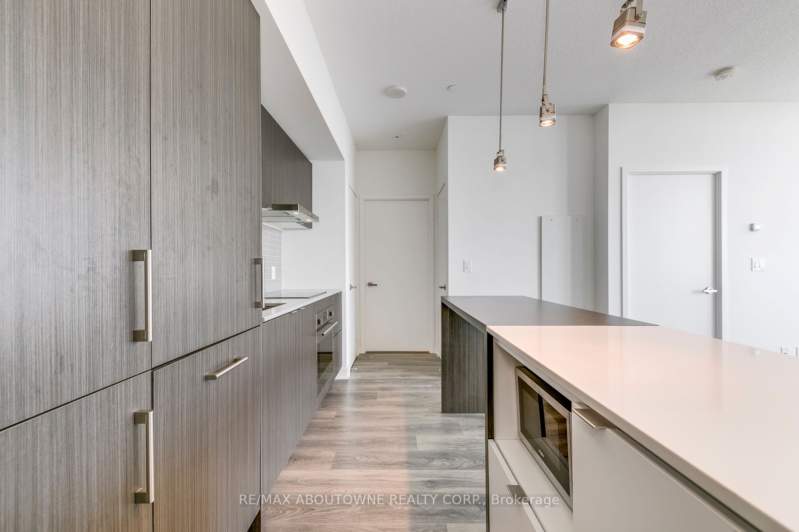 6 – 88 Harbour Street, Toronto C01 ‣ C13750306 6 – 88 Harbour Street, Toronto C01 ‣ C13750306