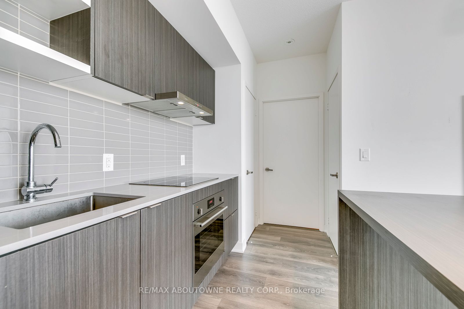6 – 88 Harbour Street, Toronto C01 ‣ C13750306 6 – 88 Harbour Street, Toronto C01 ‣ C13750306