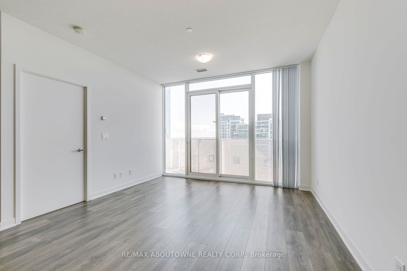 6 – 88 Harbour Street, Toronto C01 ‣ C13750306 6 – 88 Harbour Street, Toronto C01 ‣ C13750306